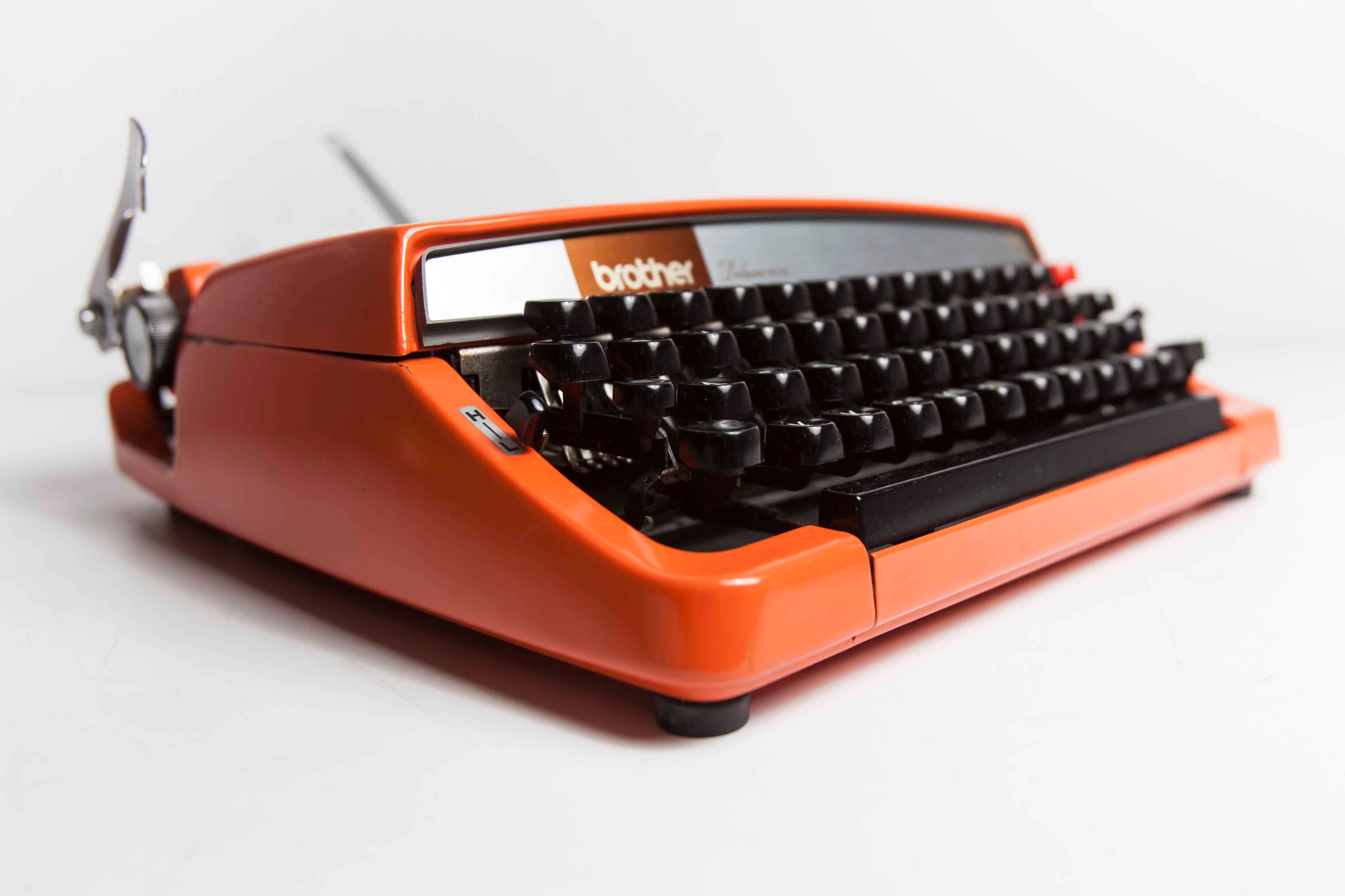 Machine à écrire brother de luxe 879 révisée et ruban neuf qwertz