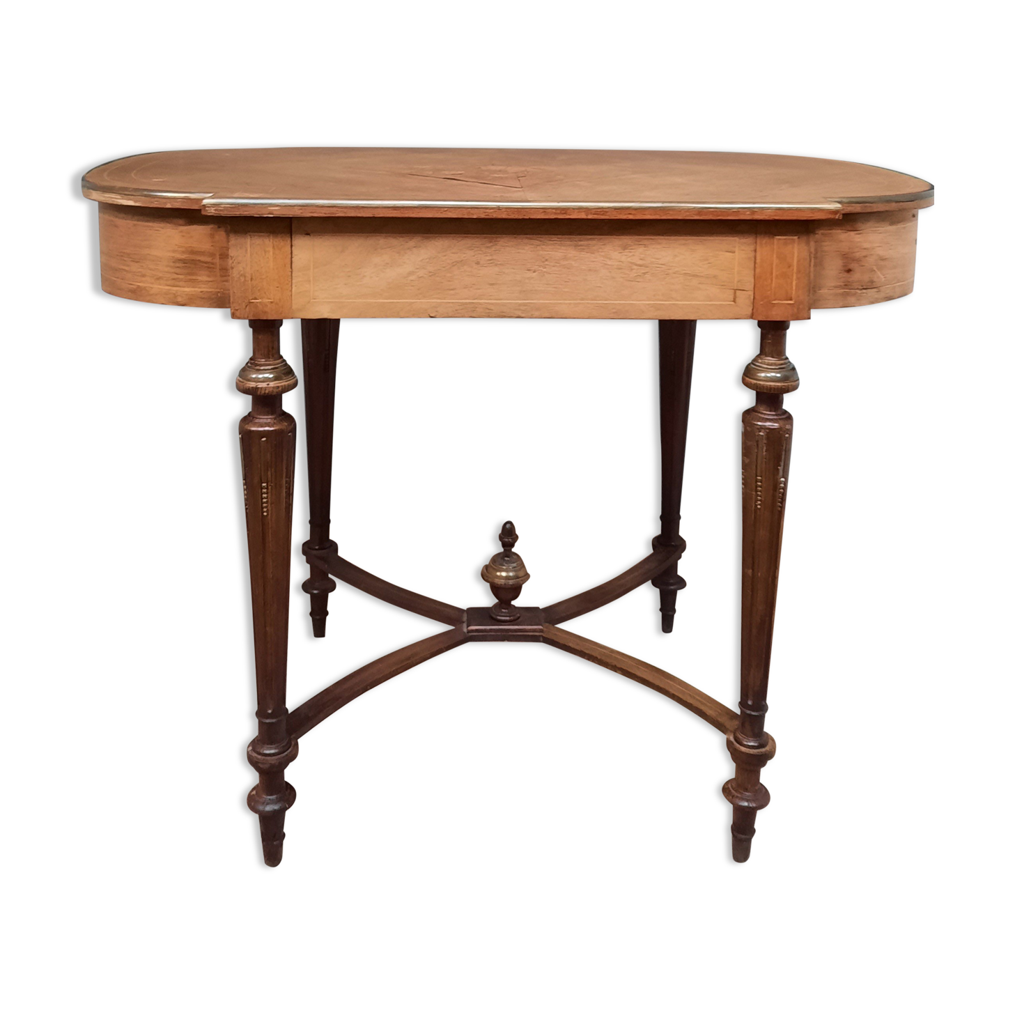 Table of the 19th place marquettety of flowers