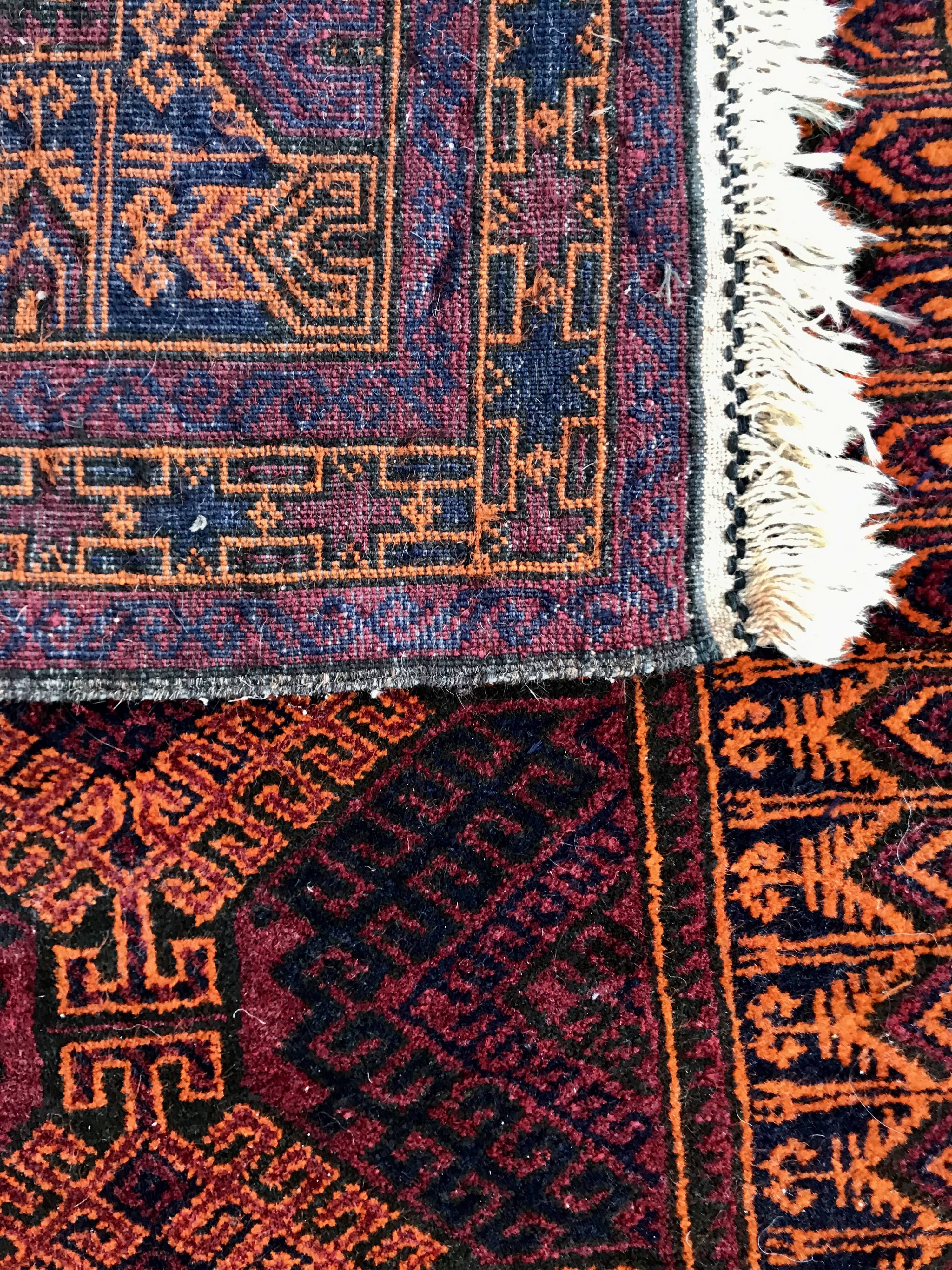 Antique hand-knotted carpet 124x84cm