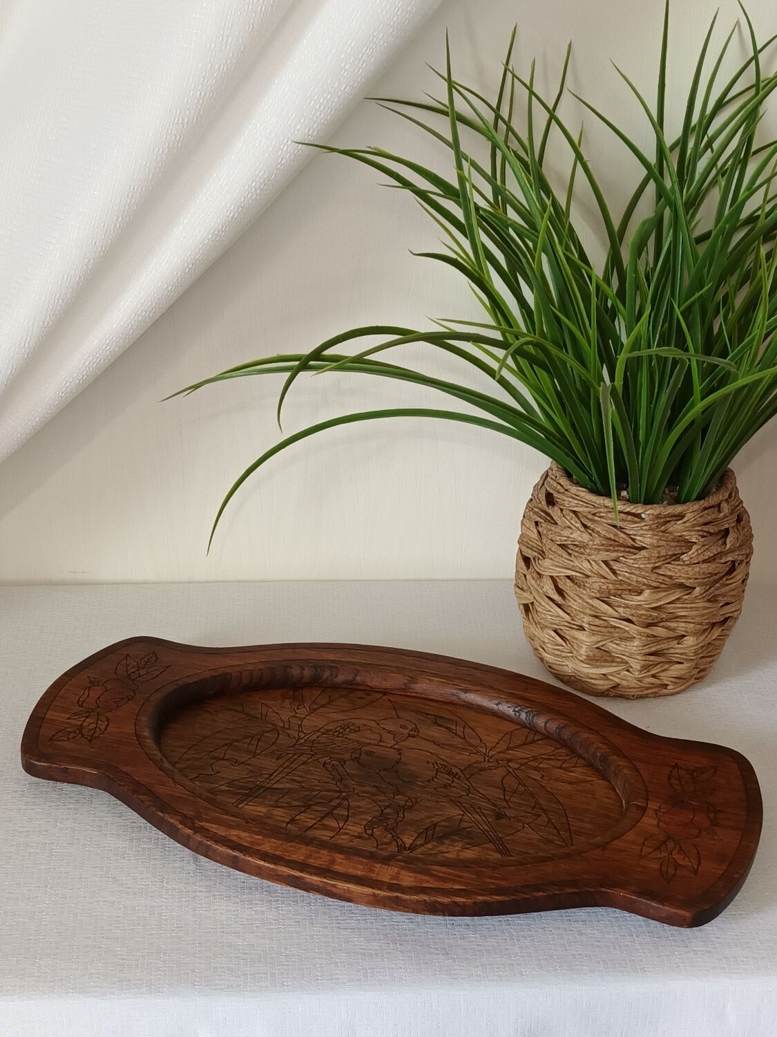 Vintage oak top engraved parrots