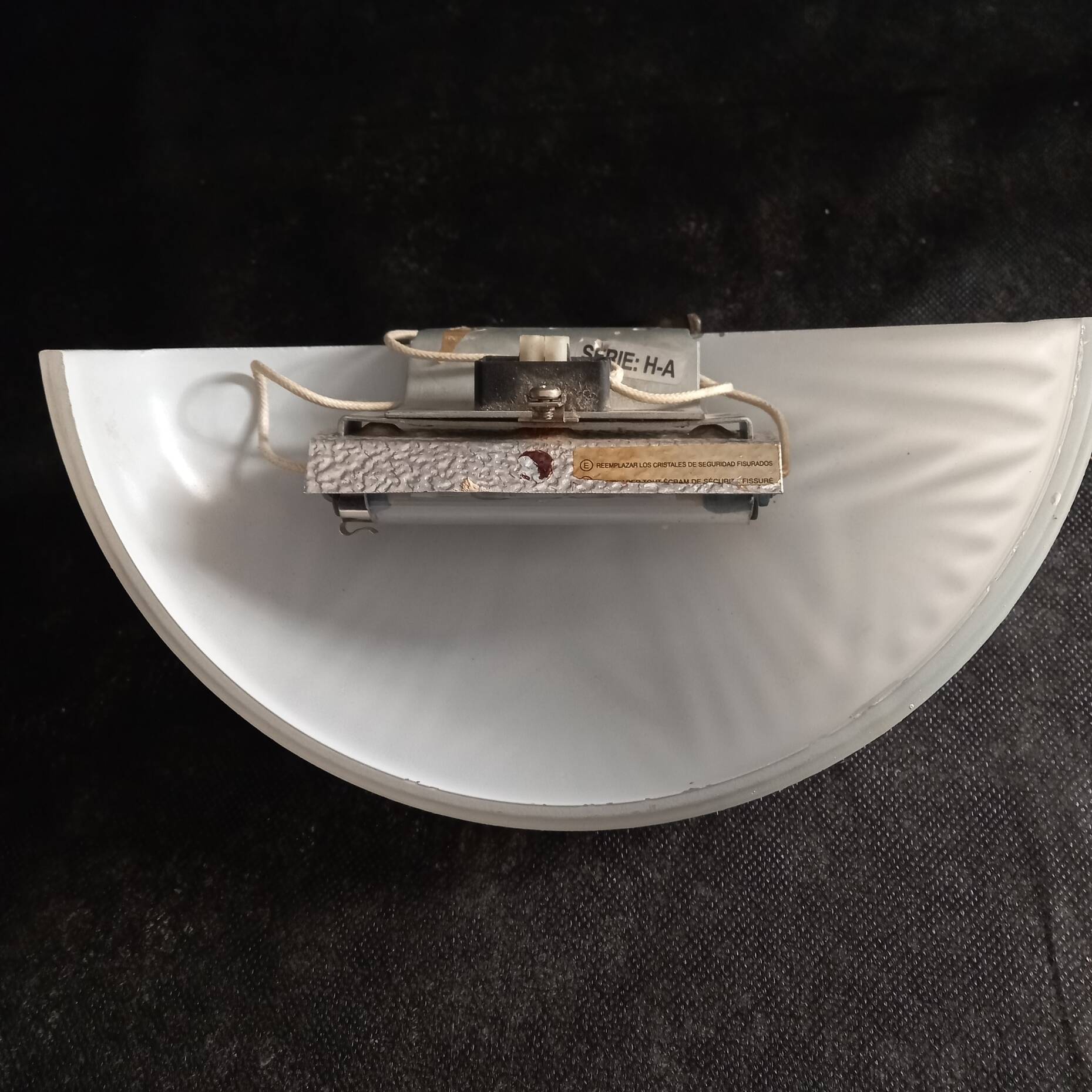 Wall light in brass and glass paste