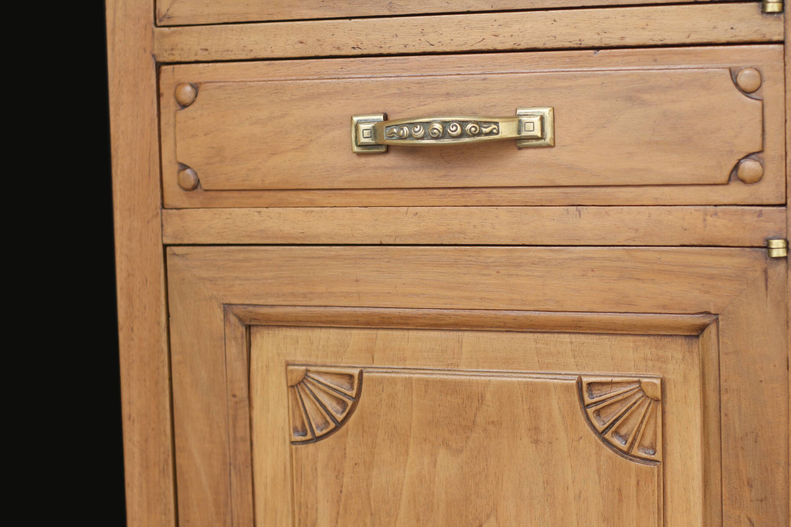 Superb Art Deco column in solid mahogany (circa 1920). Rare.