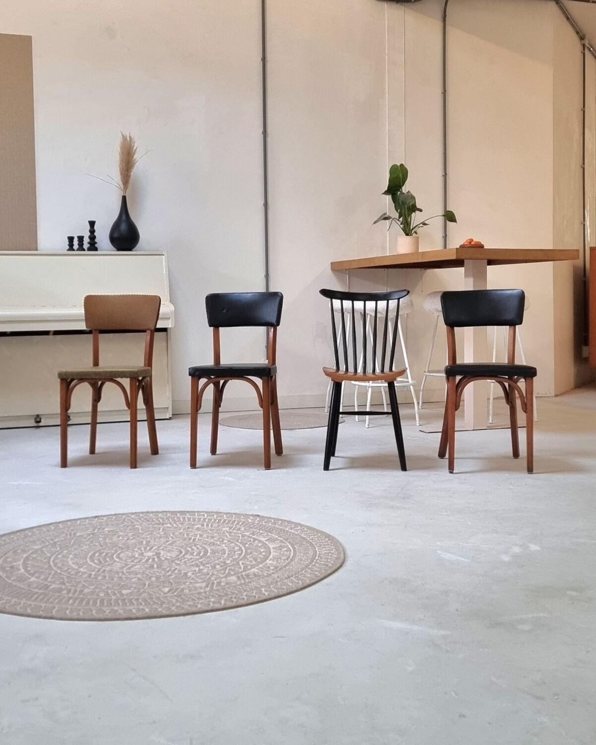 Chaises du milieu du siècle