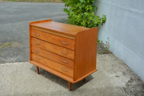 The 1950s vintage Dresser