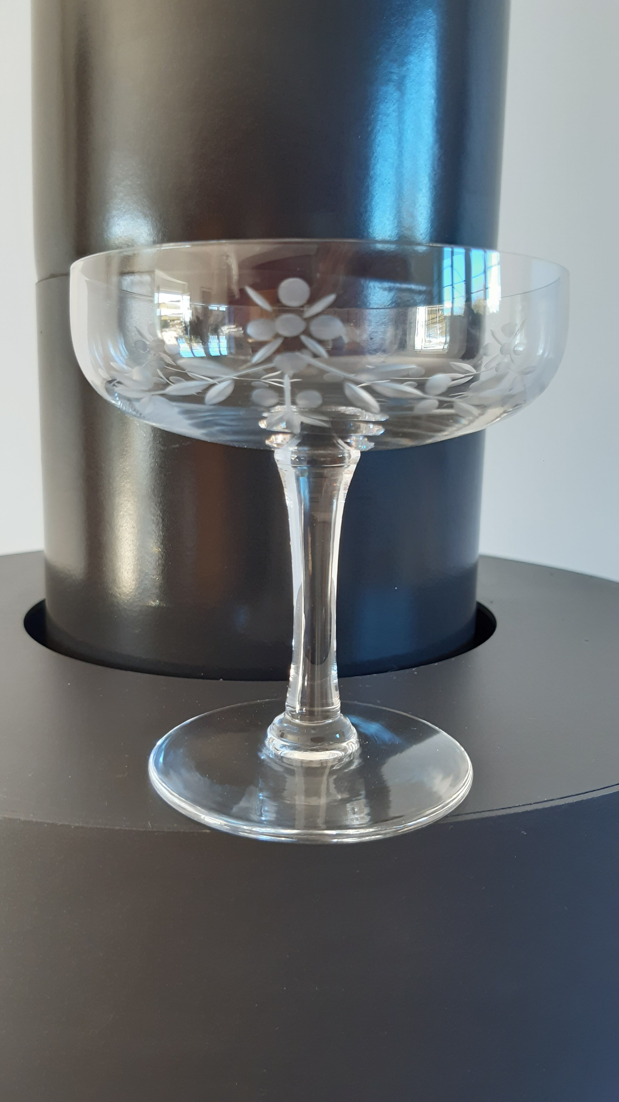 Set of 6 mismatched champagne glasses in crystal engraved years 50-60