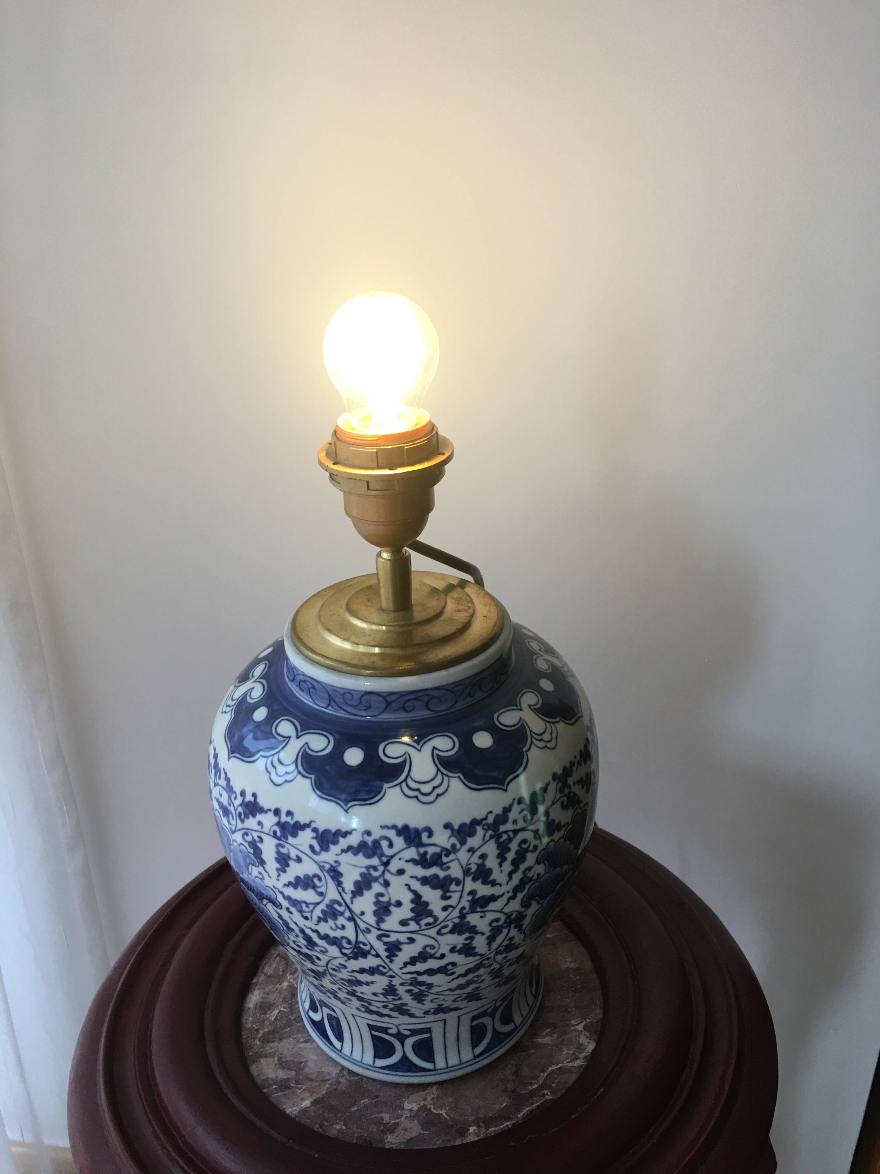 Pied de lampe en porcelaine