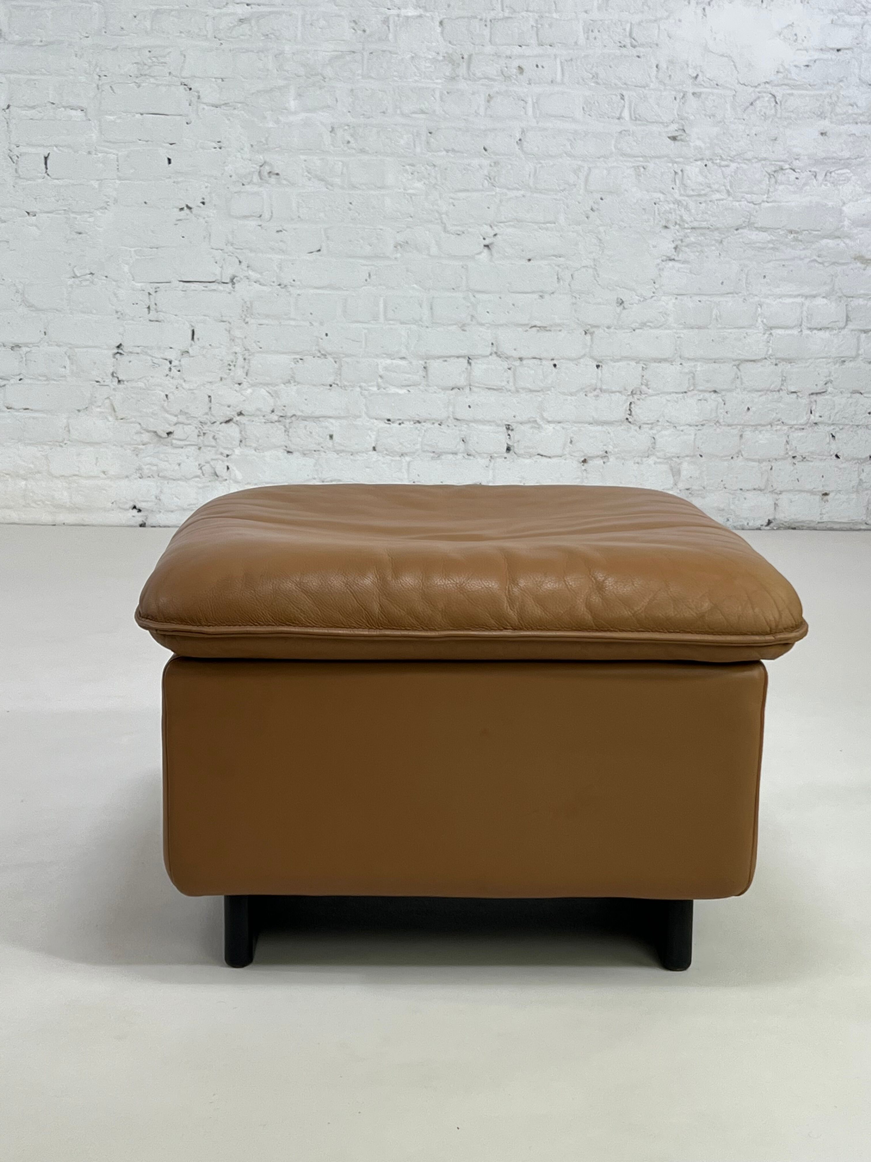 Ottoman leather DS 49 years 80 by De Sede