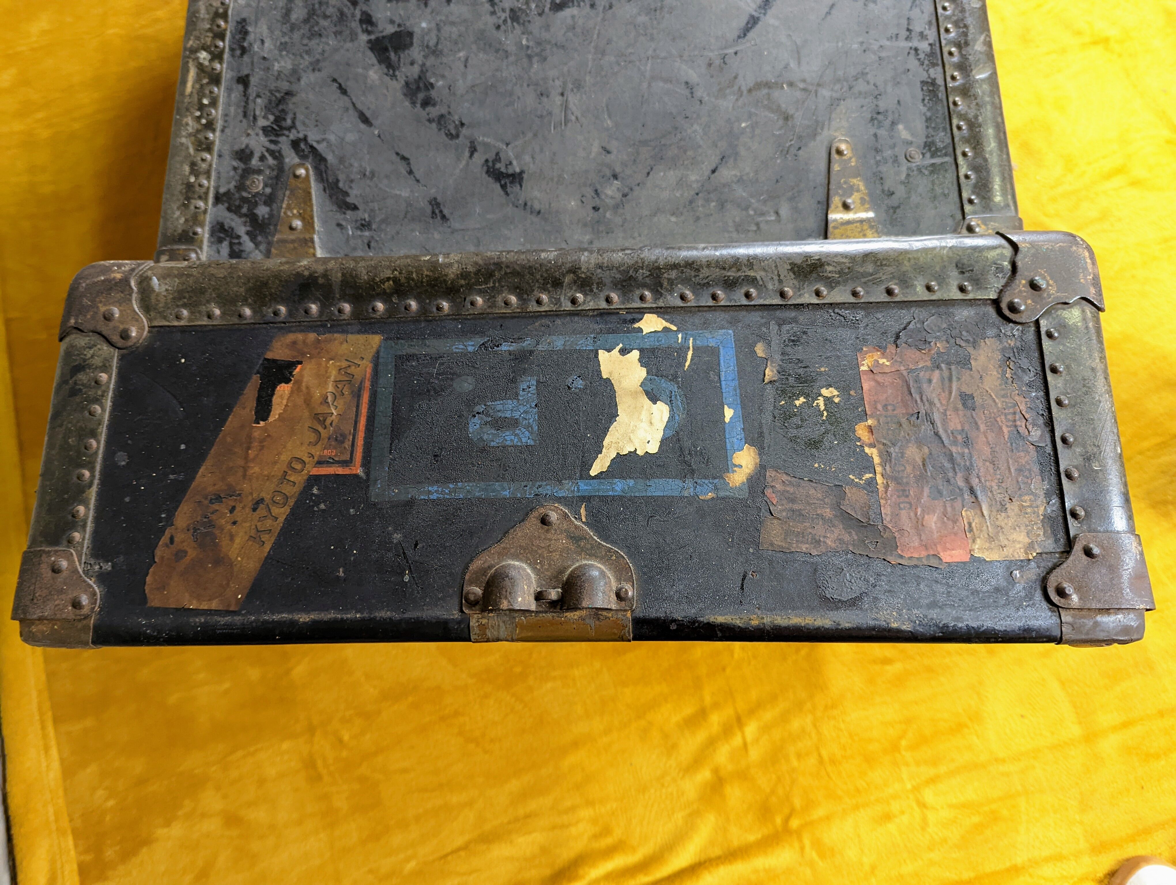 Antique travel trunk mendel trunk