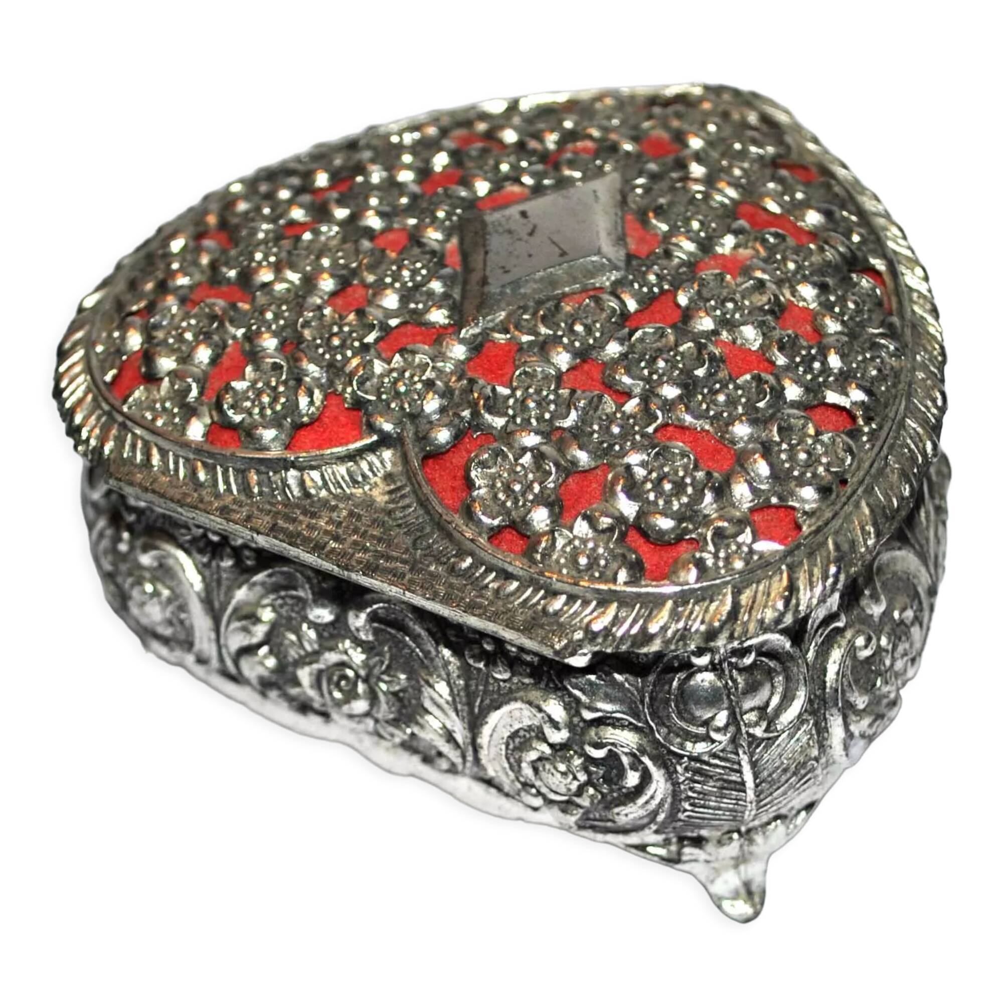 Vintage heart jewel box in silver metal and red felt box