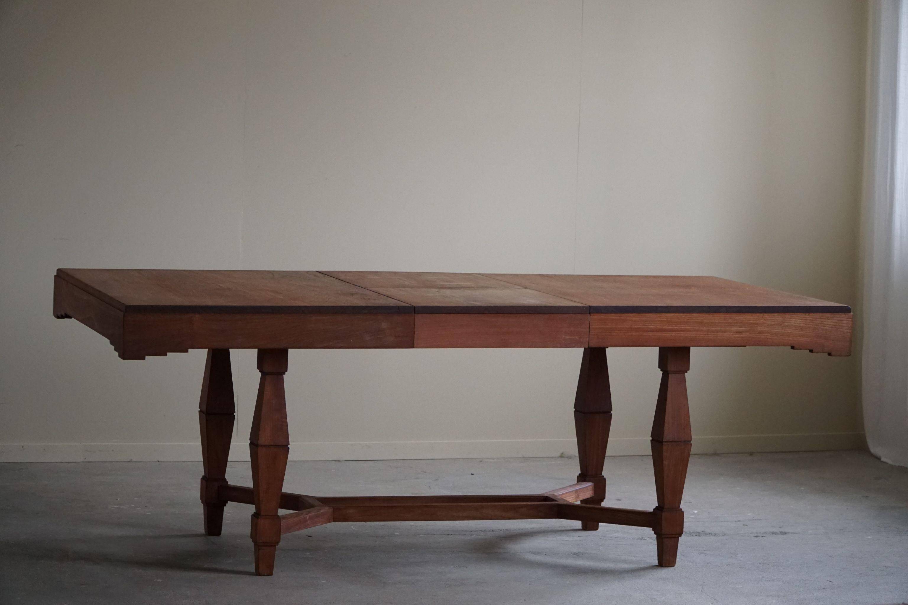 Art Deco dining table in teak, with butterfly extension, Danish cabinetmaker, 1940s.