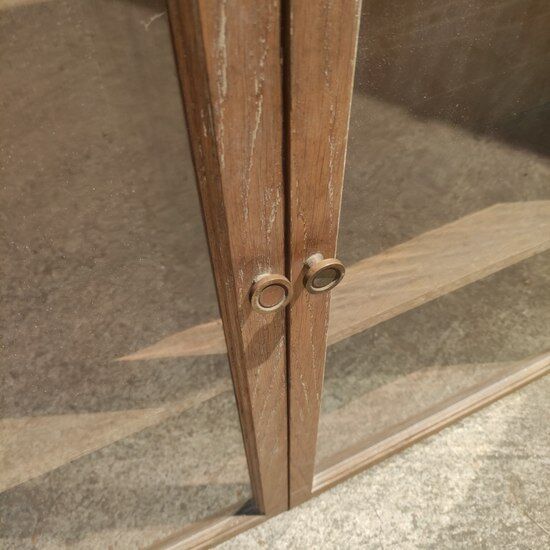 Showcase, furniture to hang