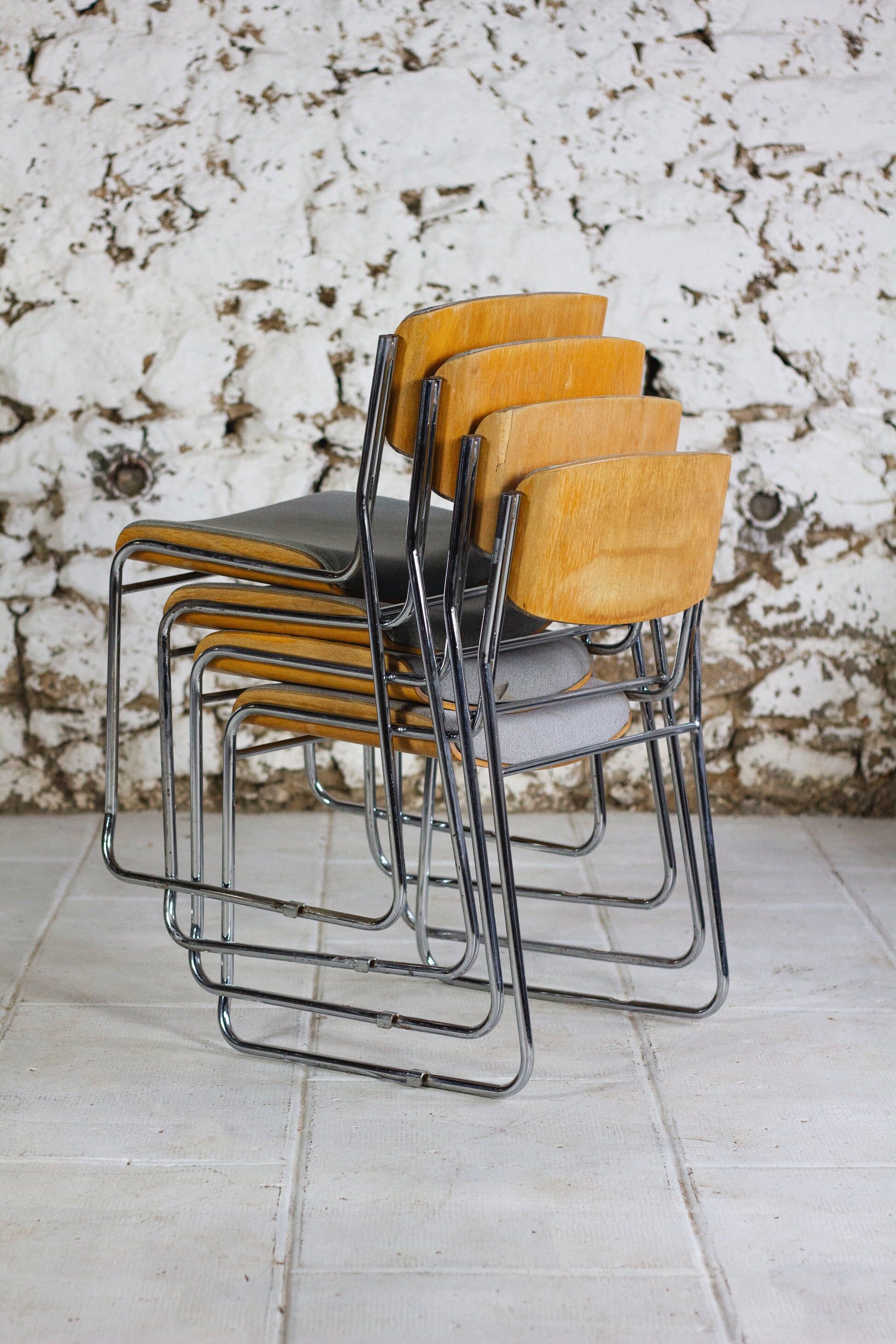 4 conference chairs from La Sorbonne, 1970