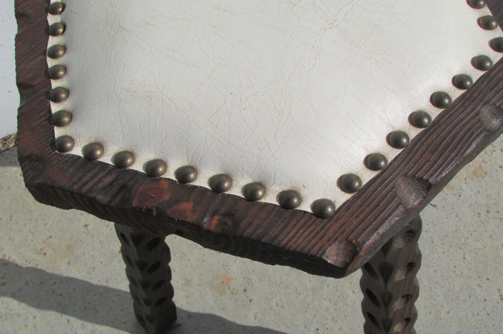 Catalan tripod stool, Spanish in solid pine