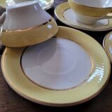 Yellow cups and saucers – 1950s–60s
Yellow cups and saucers –
