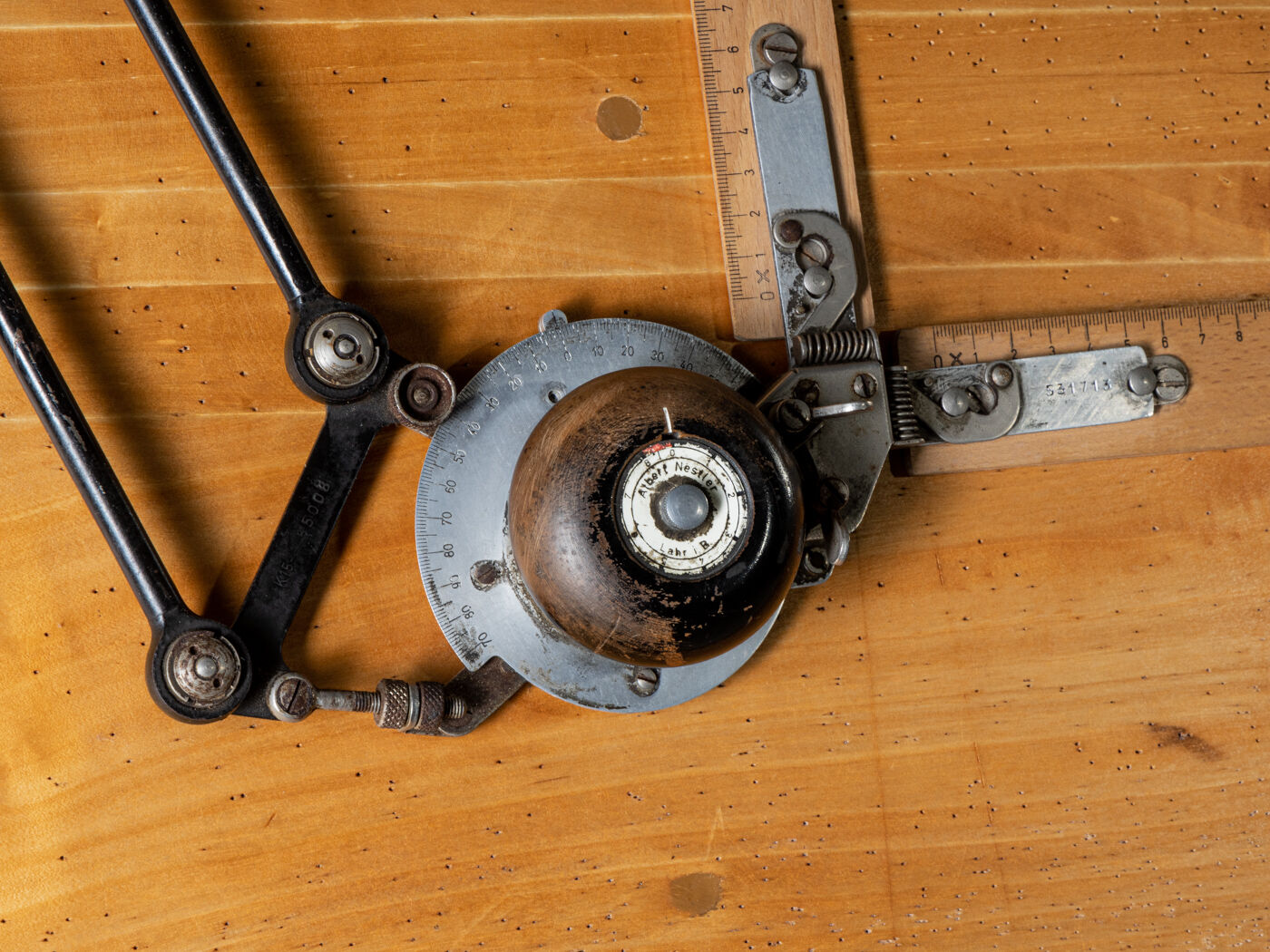 Unique drawing table, nestler