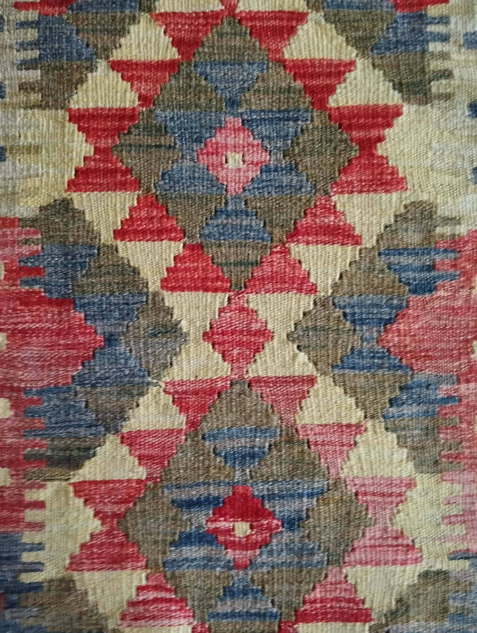 Handmade Persian Qashqai rug 150x89cm