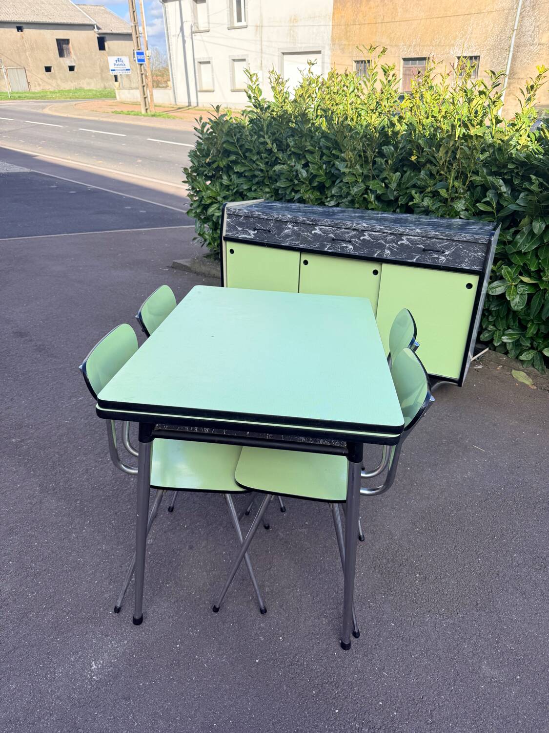 Formica kitchen sideboard table and complete chair set