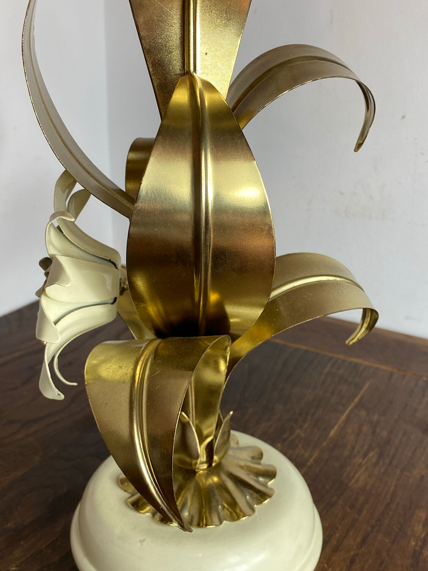 Lampe en laiton, métal et nacre