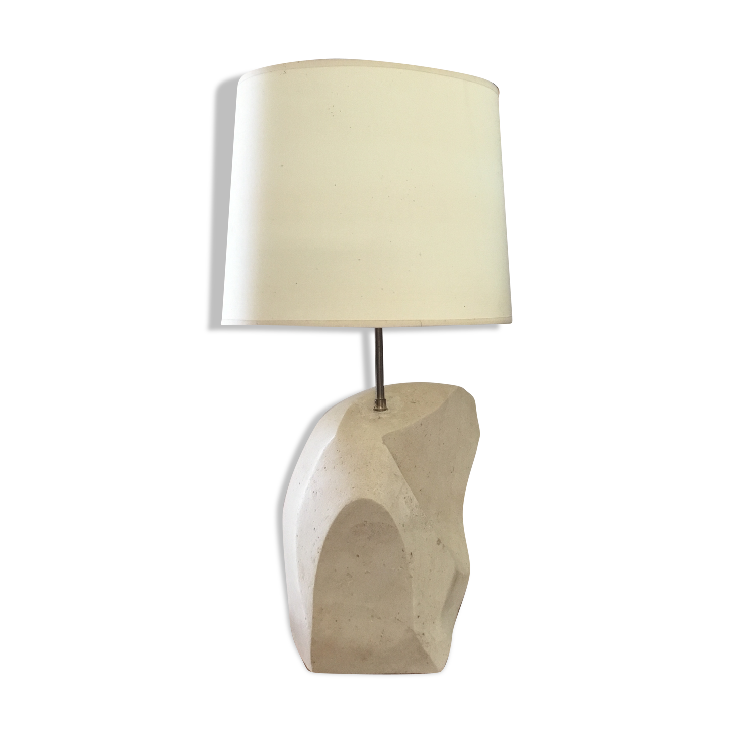 Lampe en pierre sculptée