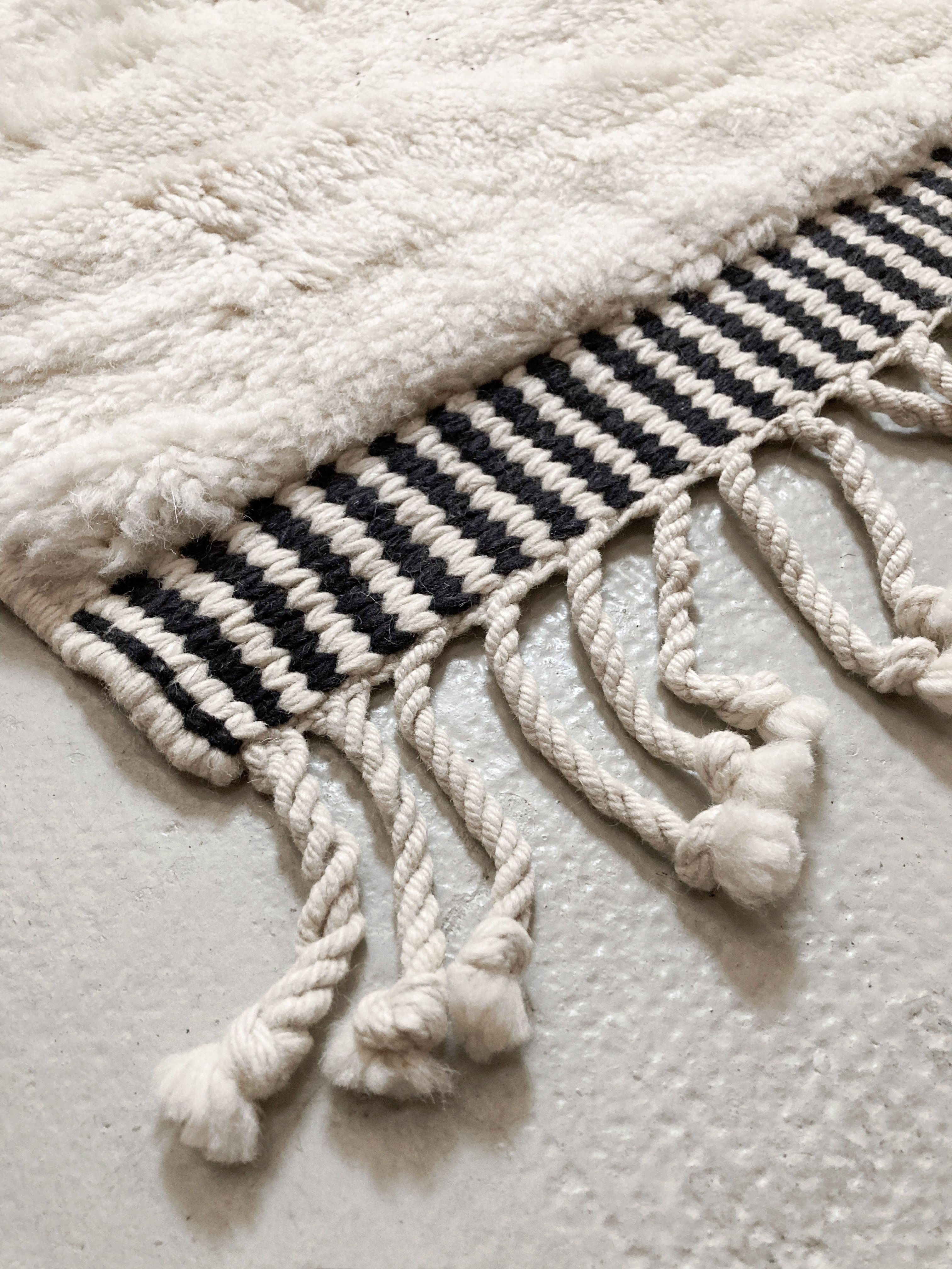 Moroccan Berber carpet m'rirt ecru black diamonds 3,72x3,10m