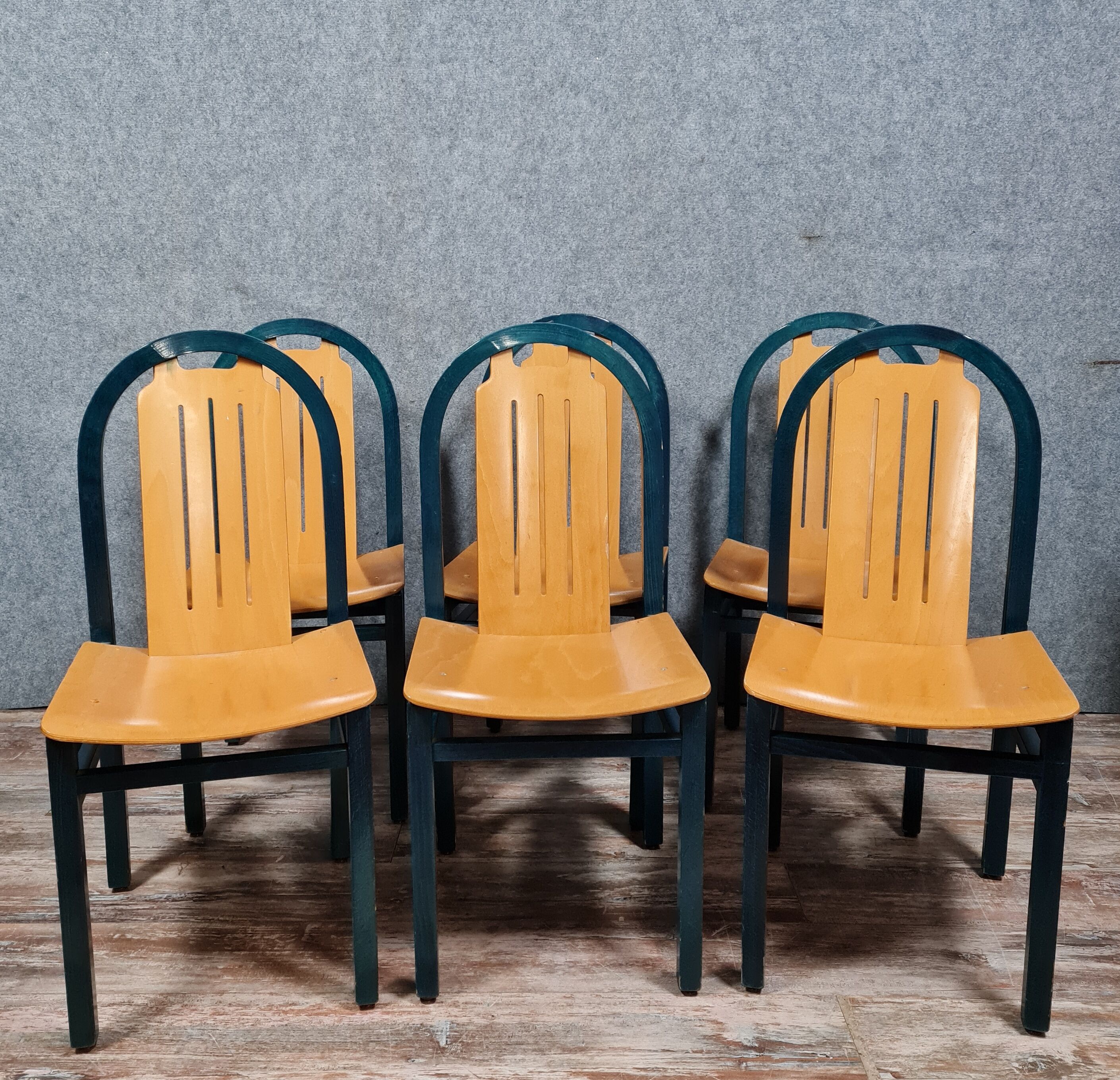 Series of 6 chairs of the brand Baumann model Argos in stained beech and varnished natural wood