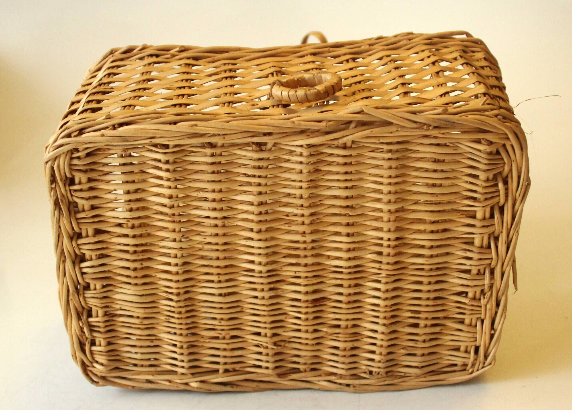 Braided rattan basket with lid, jewelry box, vintage from the 1970s