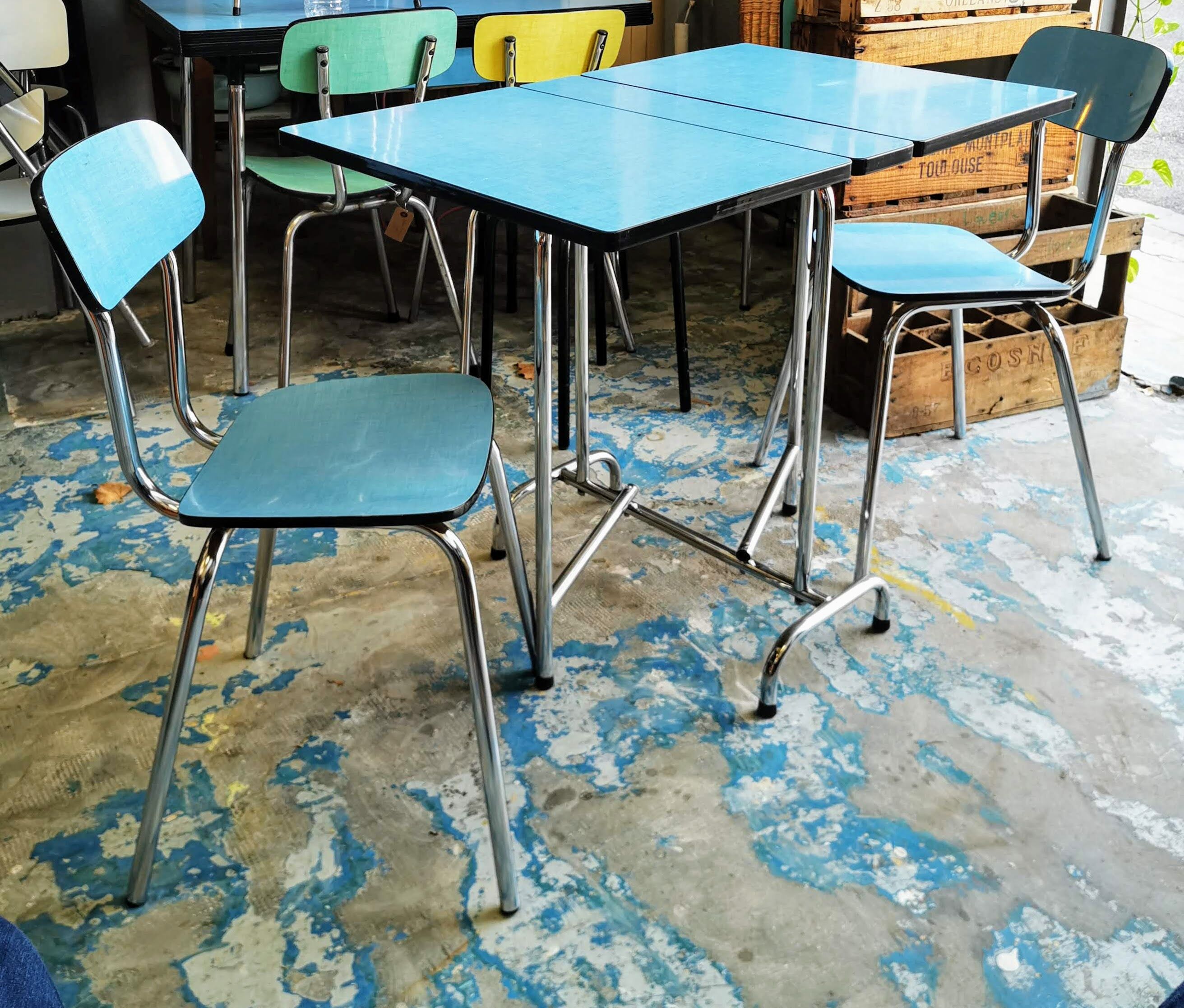 Shapeica folding table