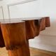 Table basse brutaliste en bois massif