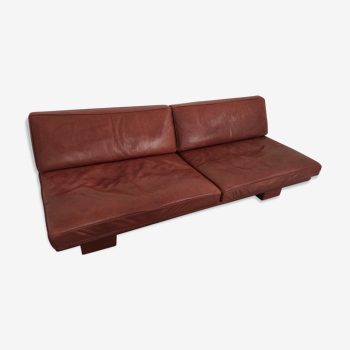Sol Benz sofa in burgundy leather, design