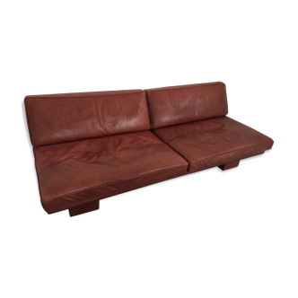 Sol Benz sofa in burgundy leather, design