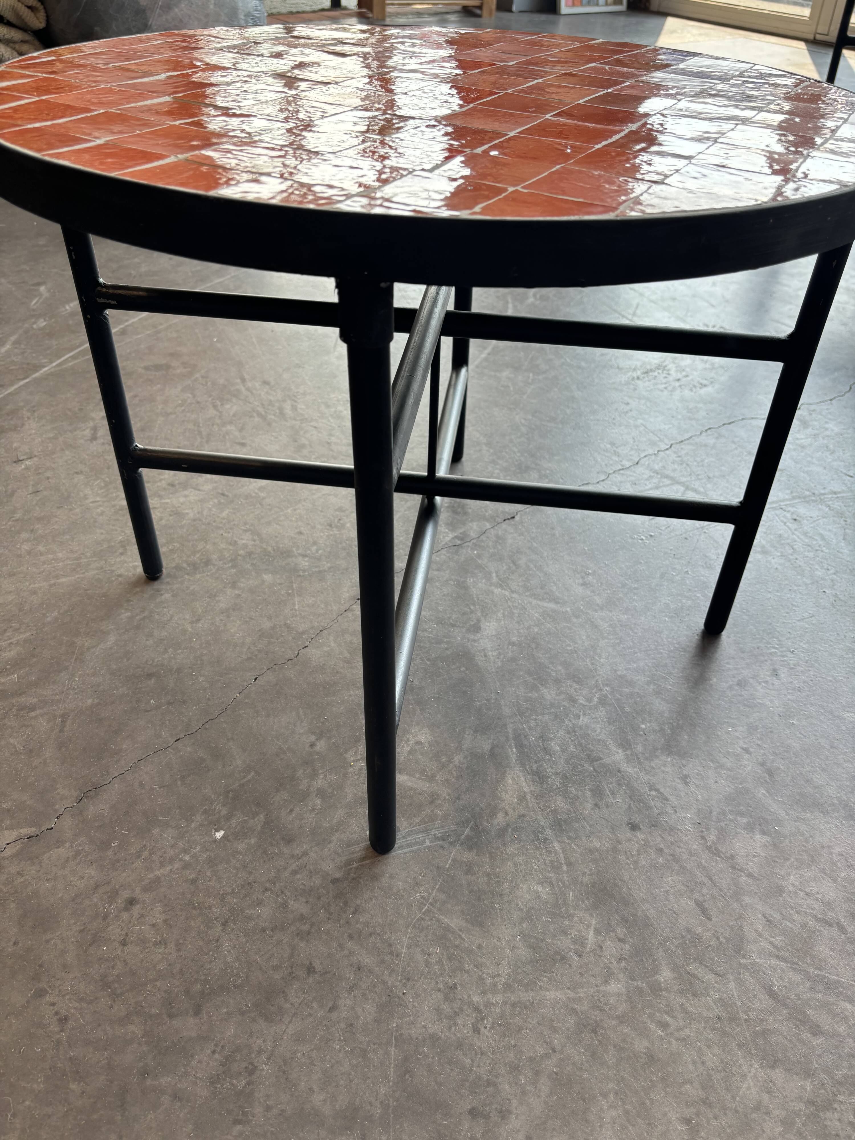 Table basse en zellige orange fabriquer au maroc