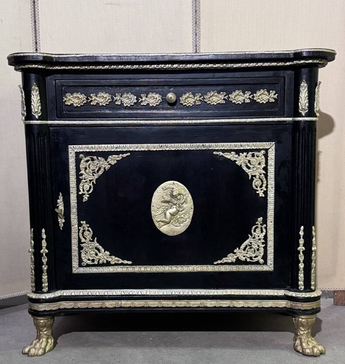 Meuble style Napoléon III "Boulle" en bois laqué