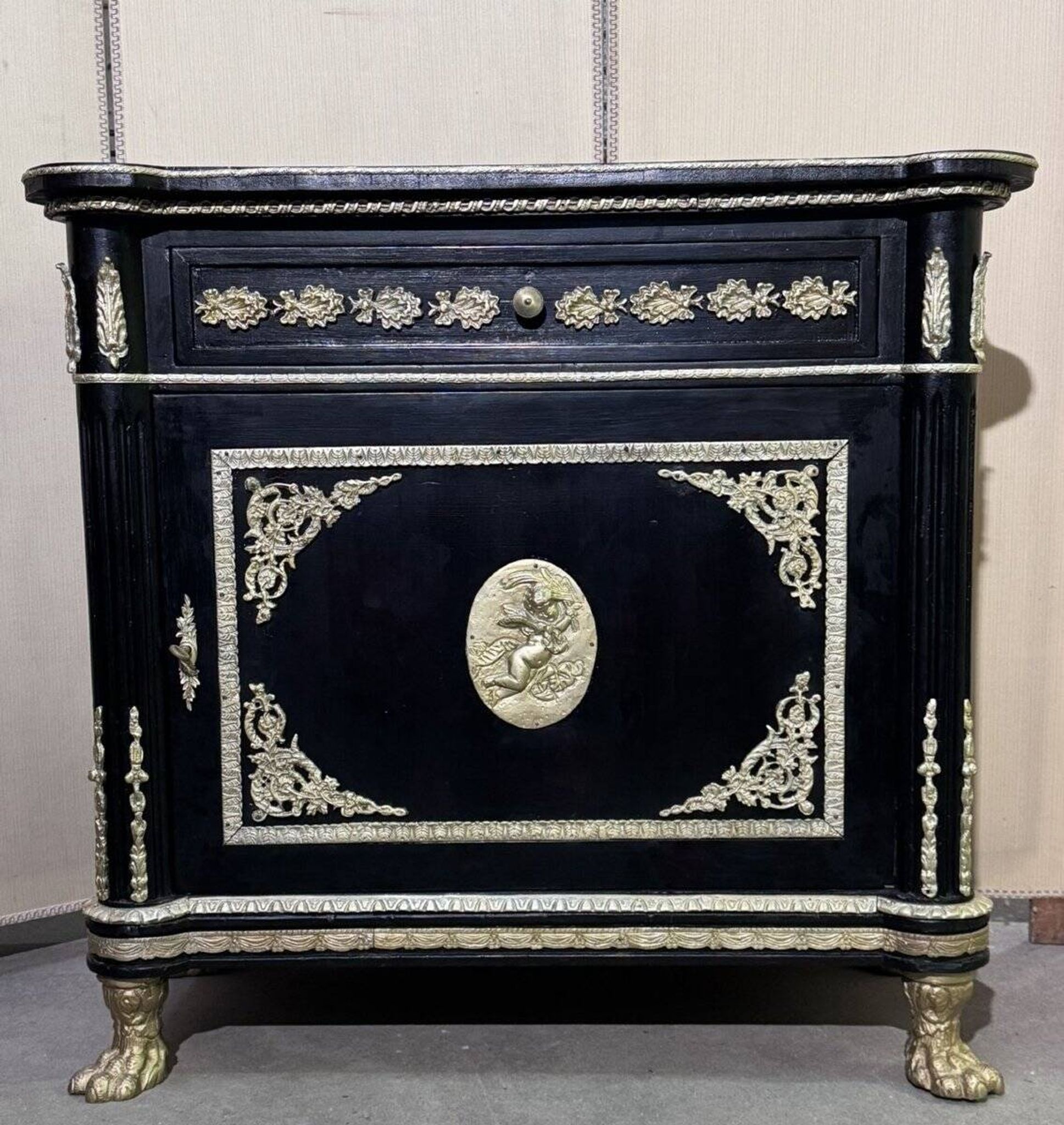 Meuble style Napoléon III "Boulle" en bois laqué