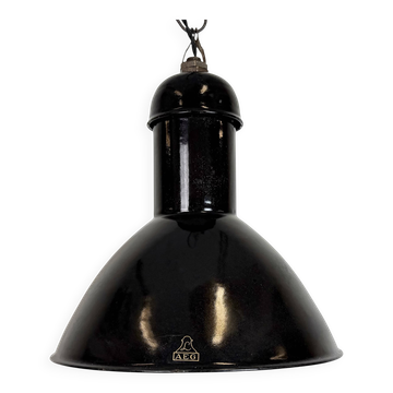 Lampe suspendue industrielle en émail noir de AEG, années 1930