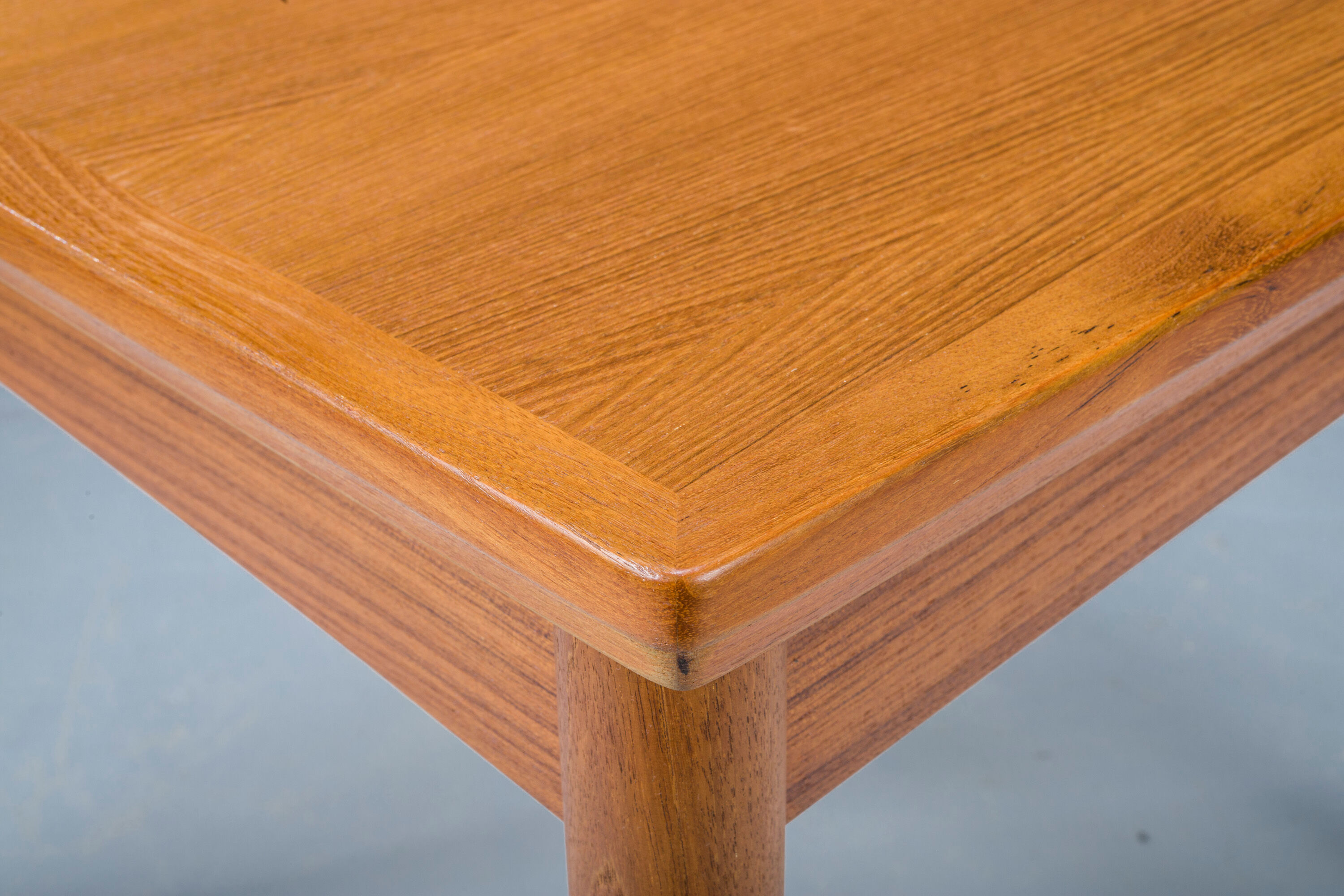 Danish Teak Model 28 Extendable & Reversible Side Table by Poul Hundevad for Hundevad & Co., 1960s