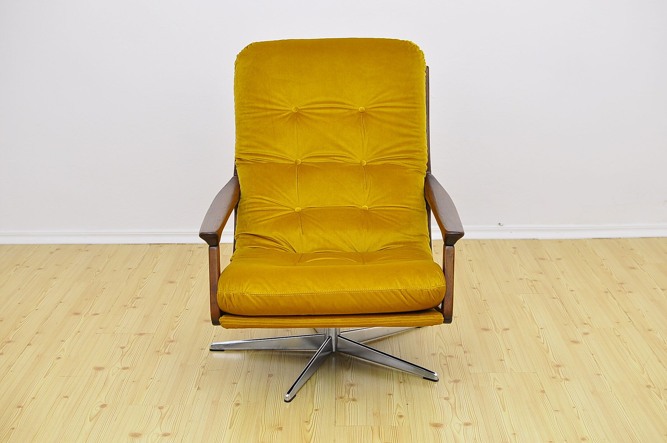 Fauteuil pivotant en velours, années 1970
