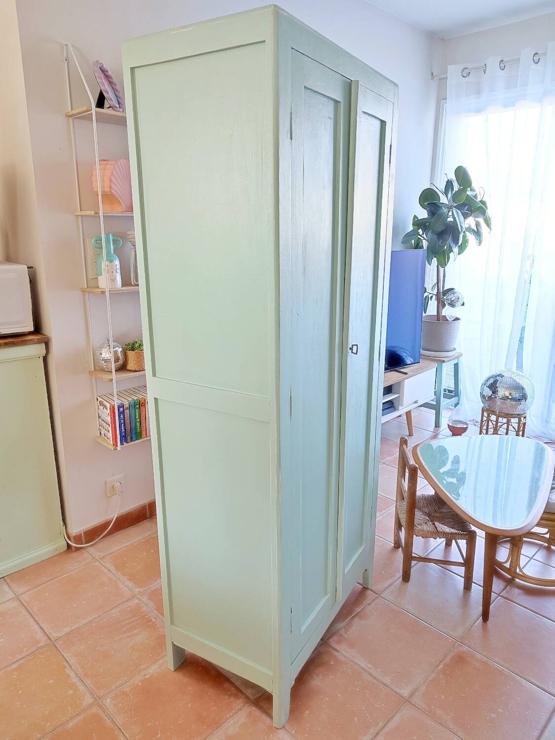 Armoire parisienne vintage, placard de rangement