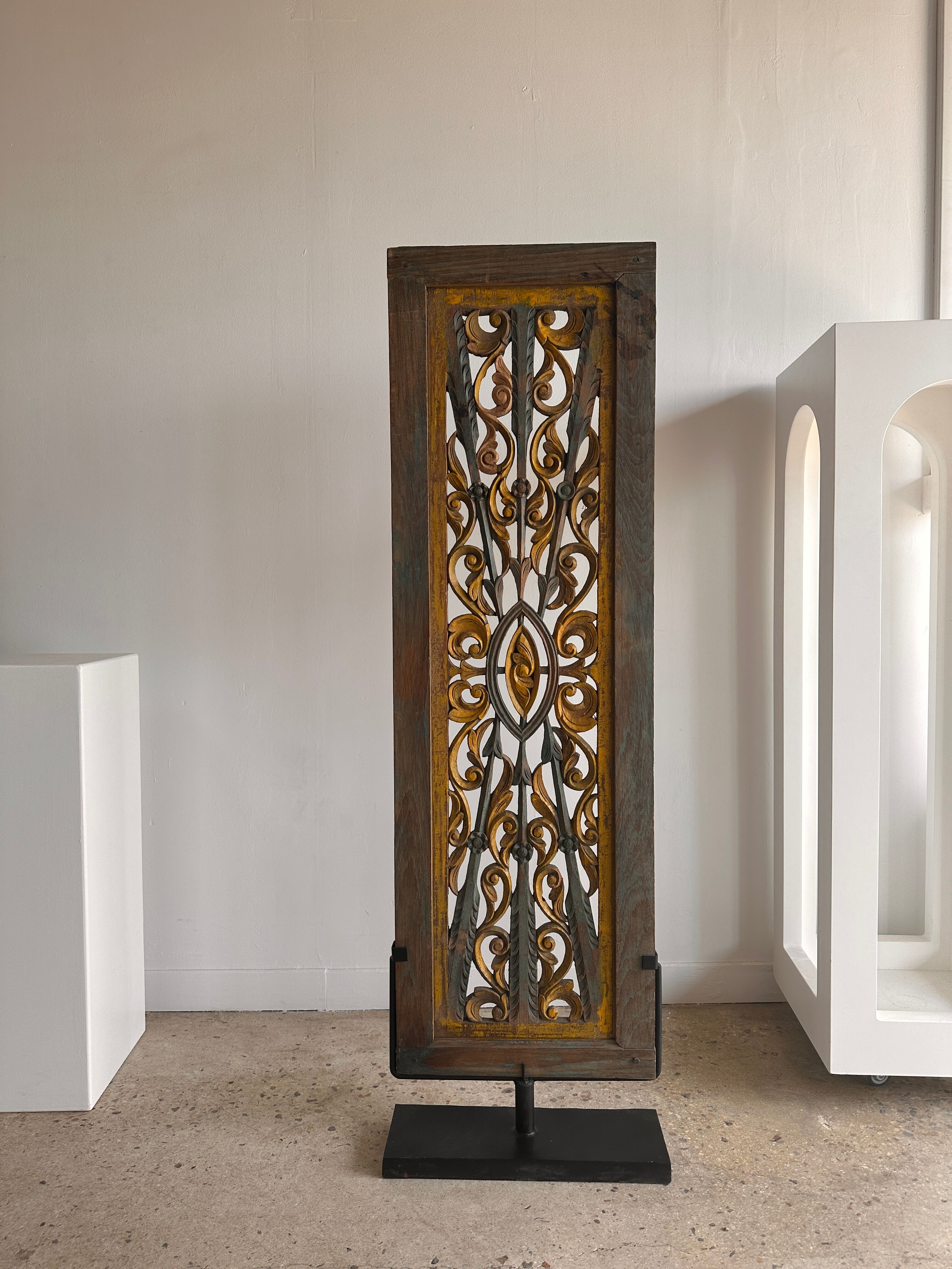 Rectangular Indonesian construction element with blue and yellow plant in carved wood