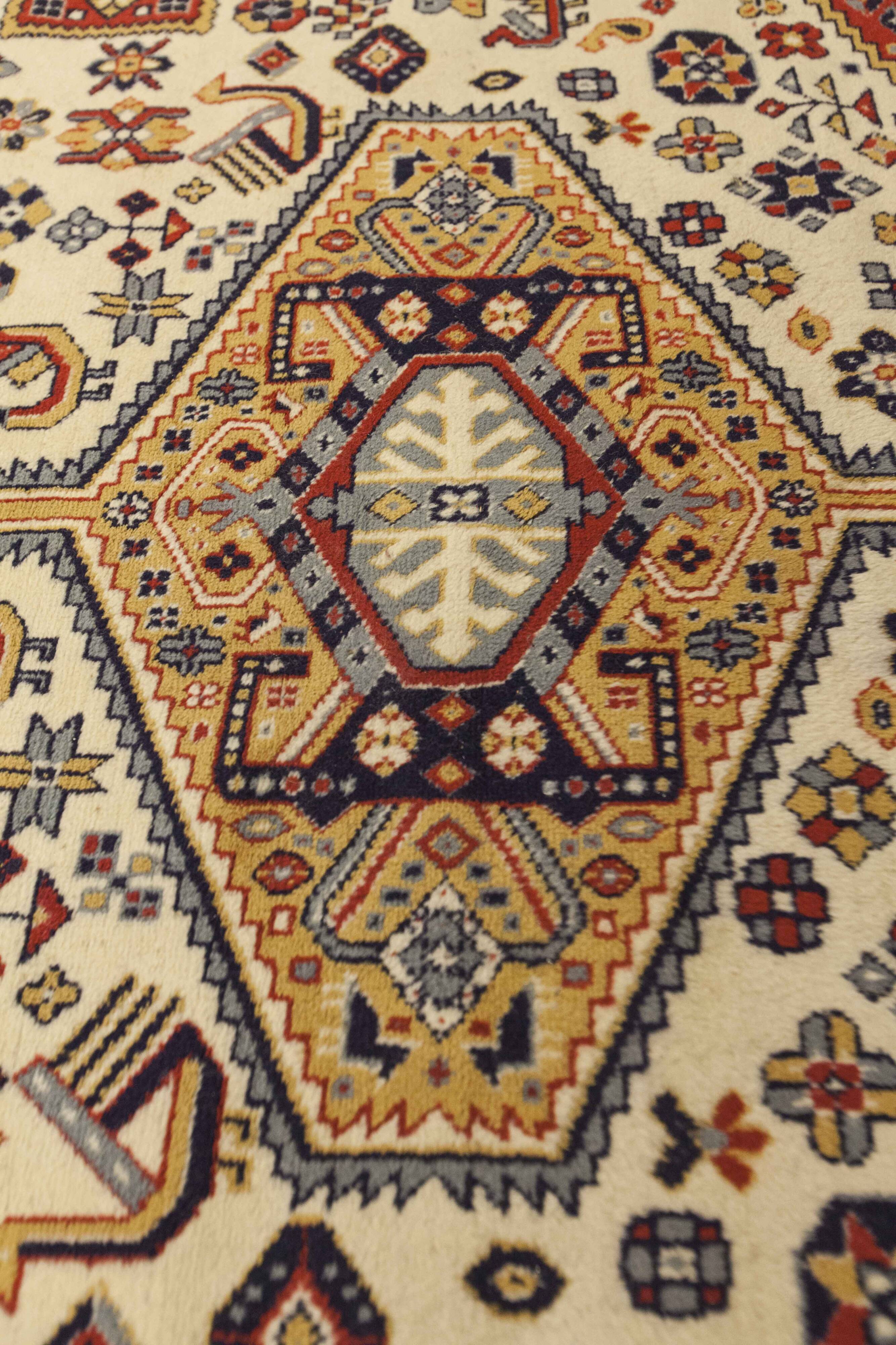 Apollo brand Persian rug, 100% virgin wool, Eulan Bayer Germany