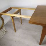 Extendable compass foot table