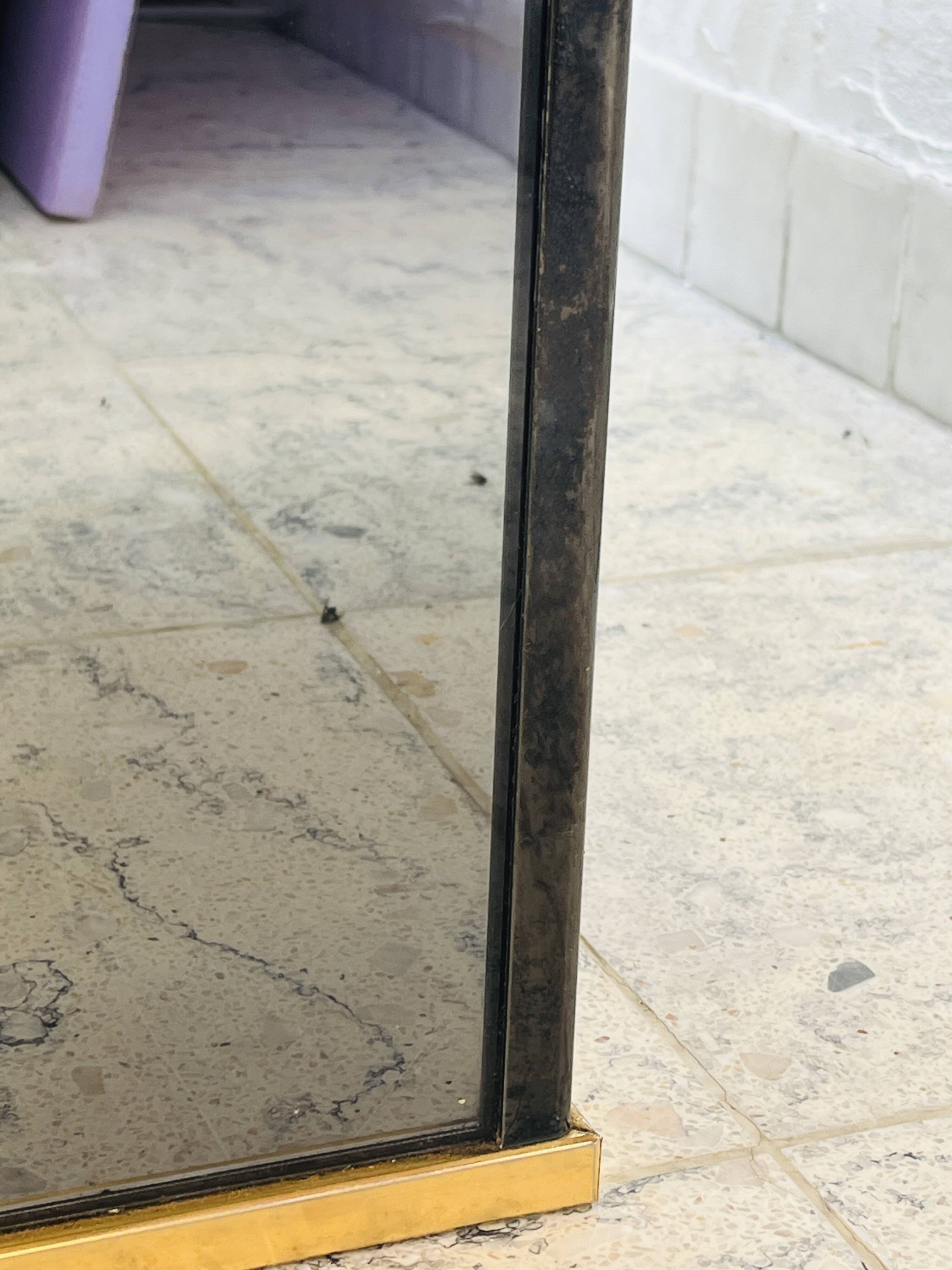 Table basse bicolore en laiton et miroir noir par Fedam