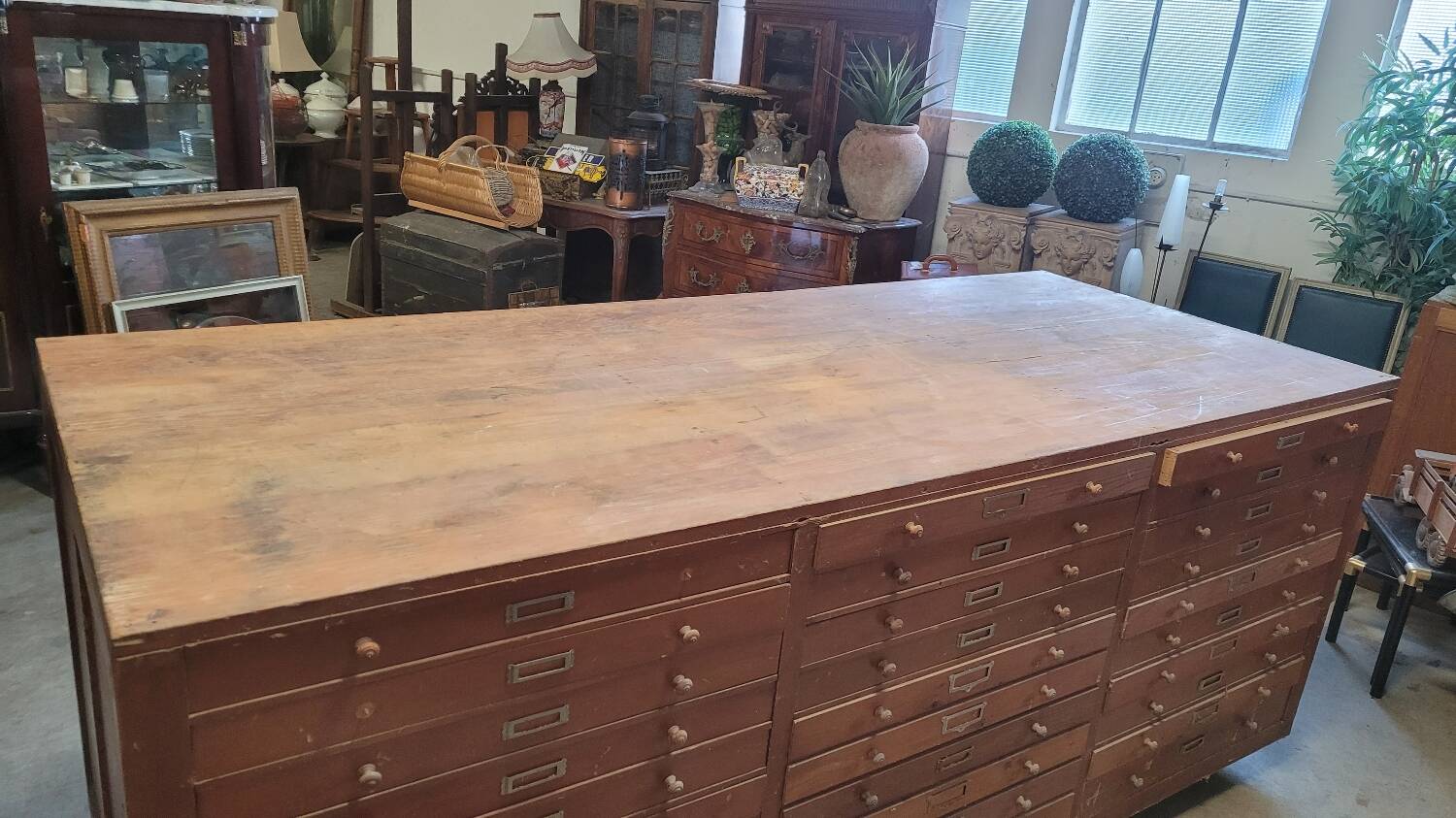 Meuble de Métier Magasin à 60 tiroirs - 1950s