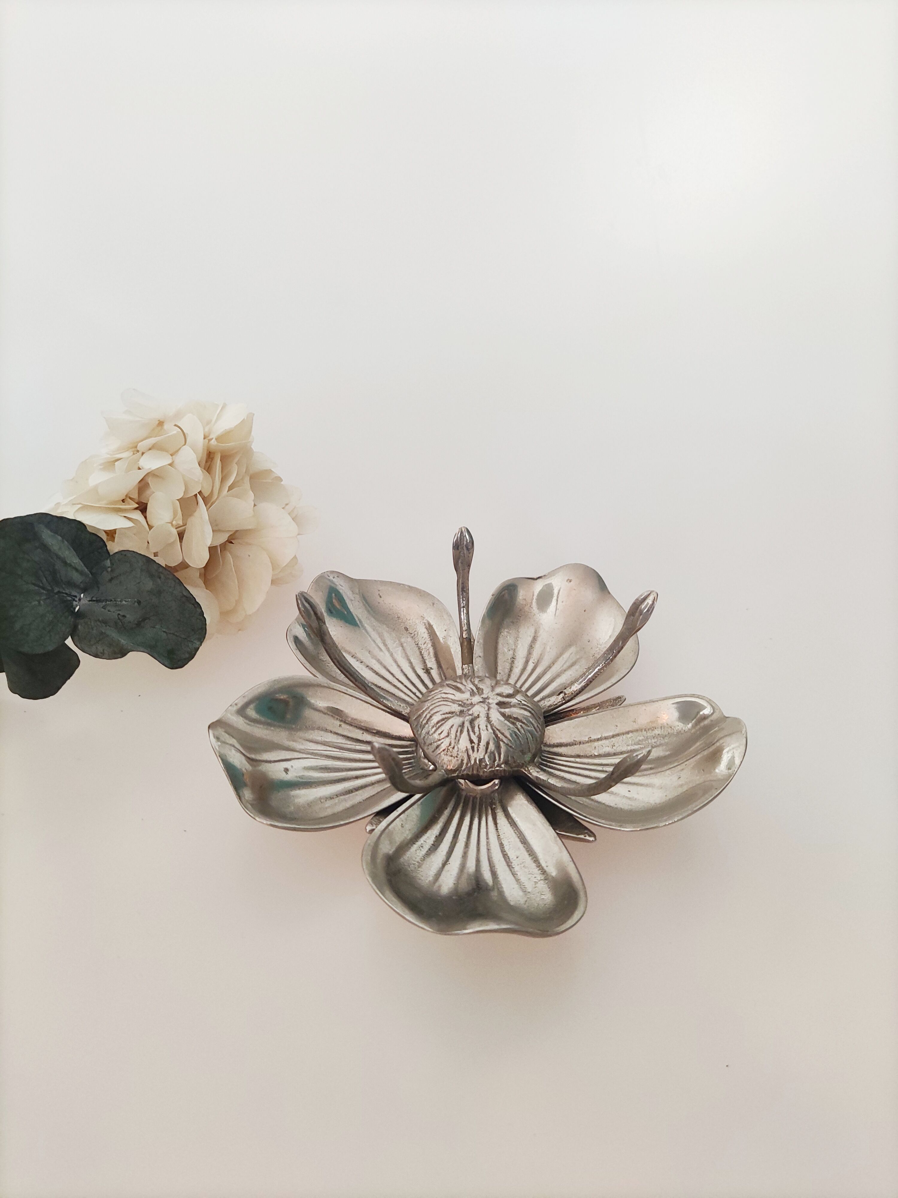 Silver metal flower ashtray