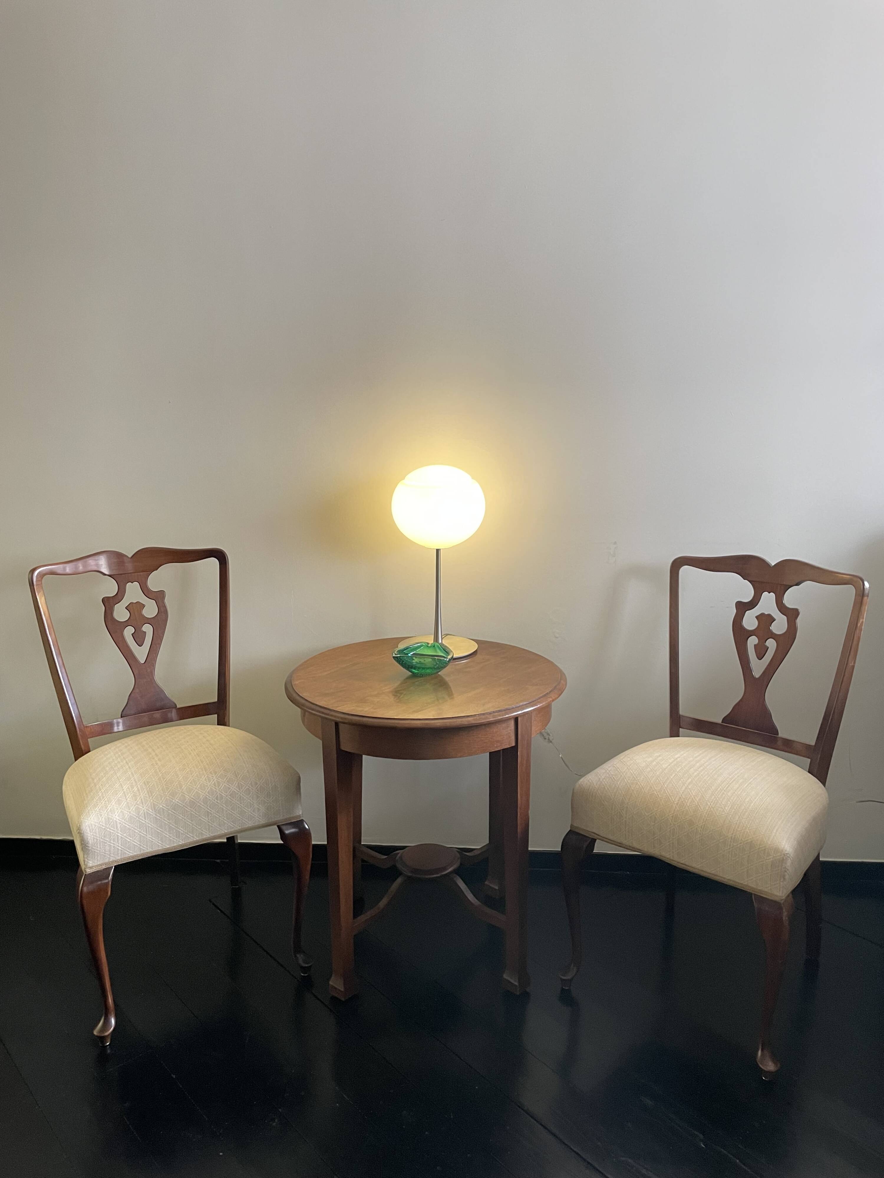 Table d'appoint Art Déco ronde en chêne