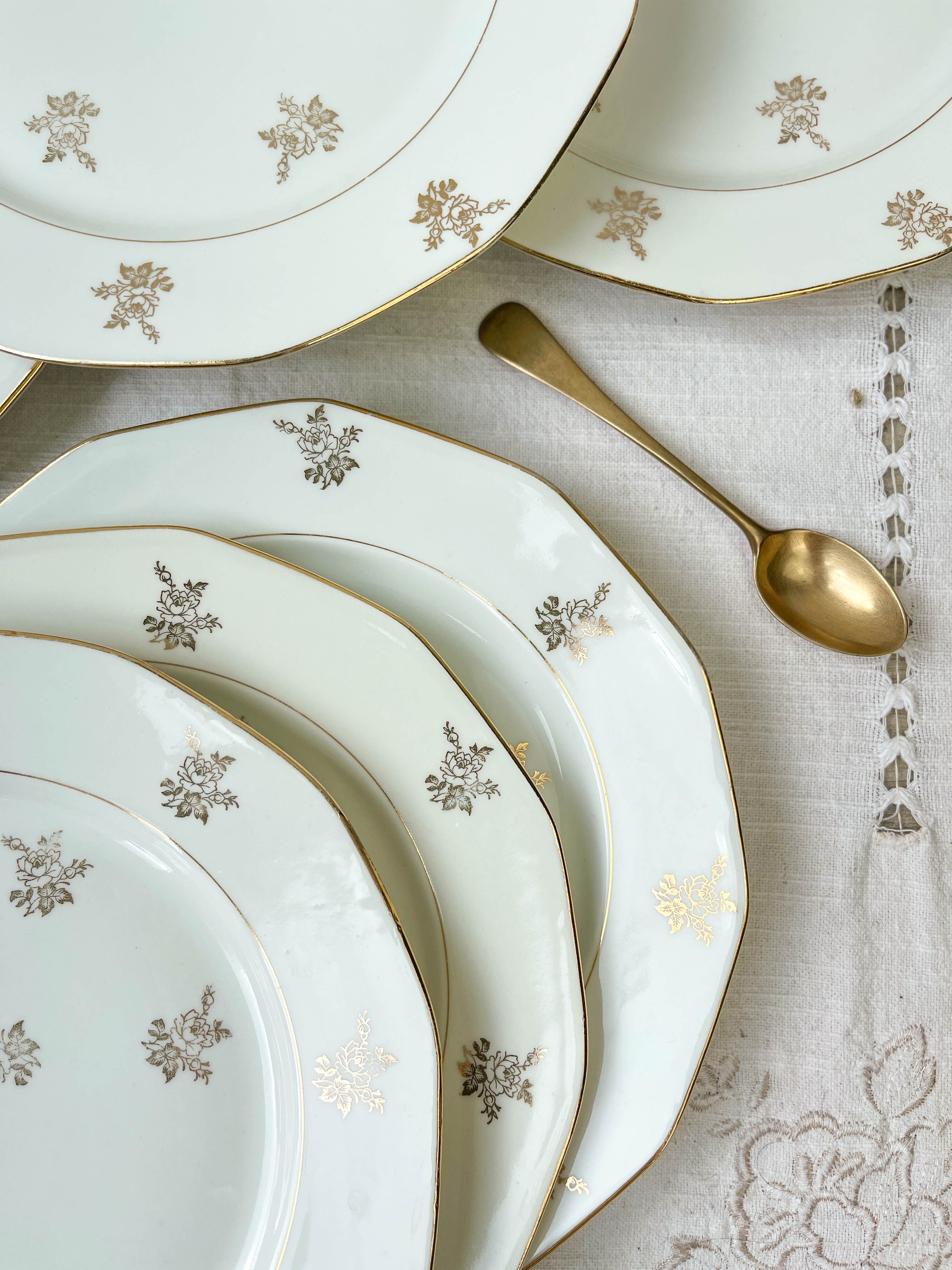 6 Flat plates porcelain white flowers golden Limoges Mehun