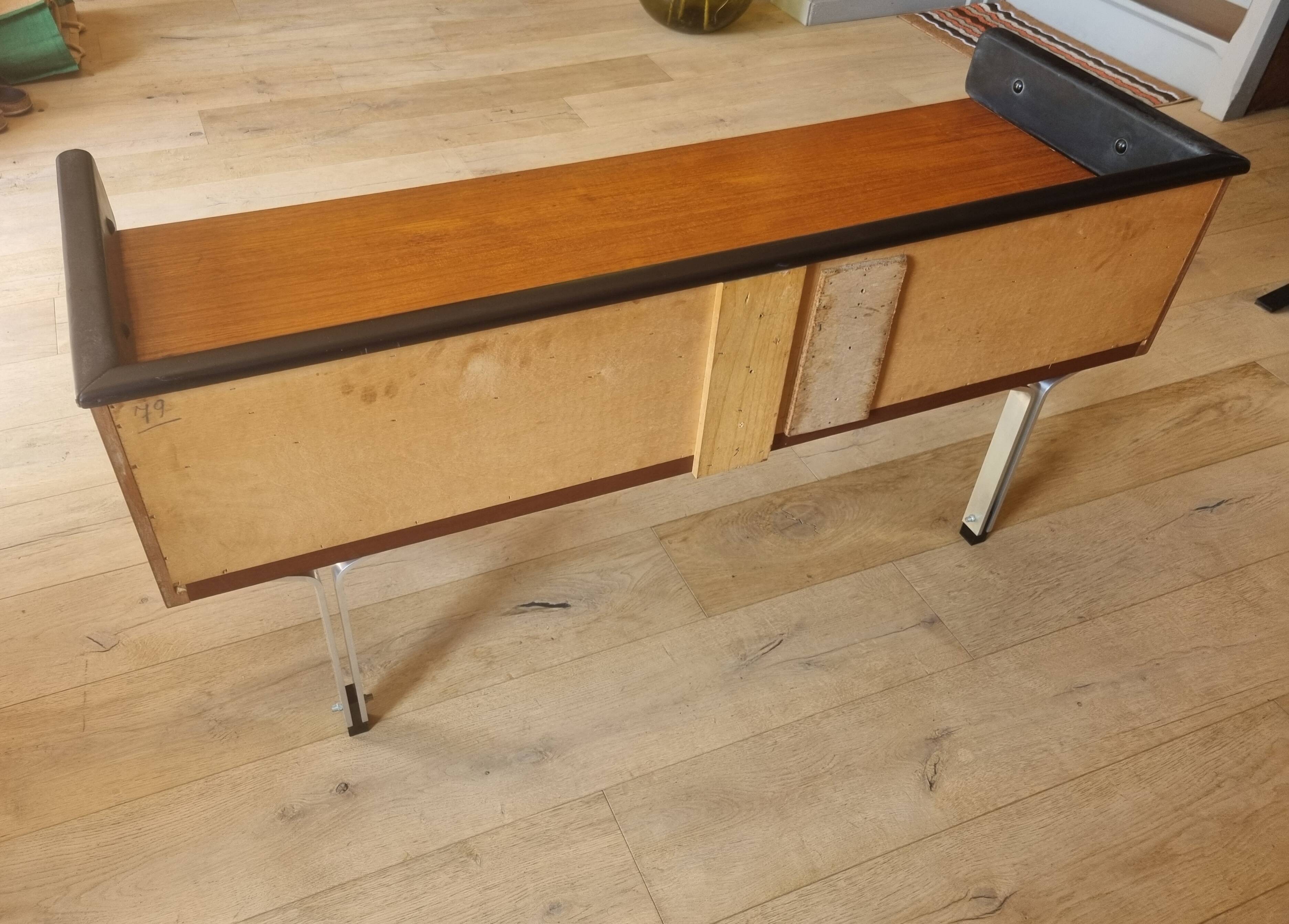 Dressing table with its mirror