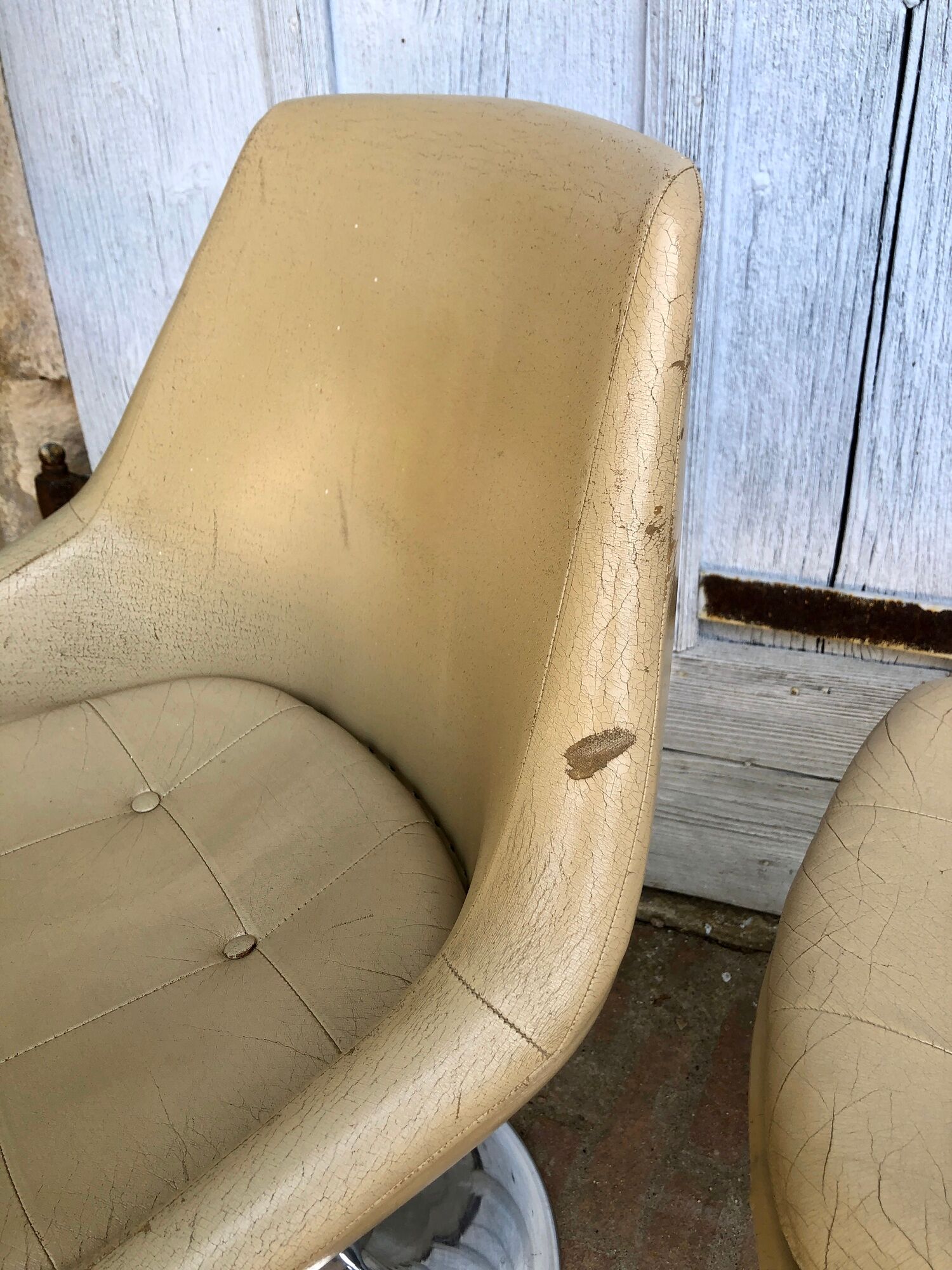 Set of 4 chairs tulip armchairs in beige skaï 1970