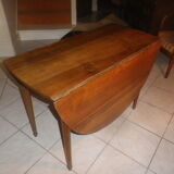 Oval folding dining table