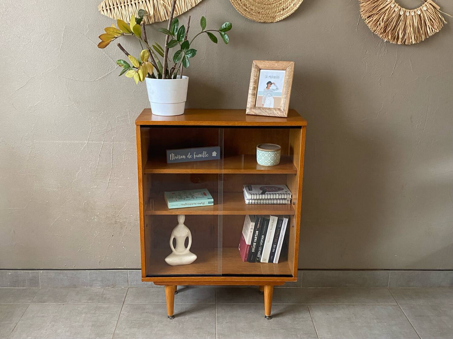 Very beautiful vintage library display case from the 60s