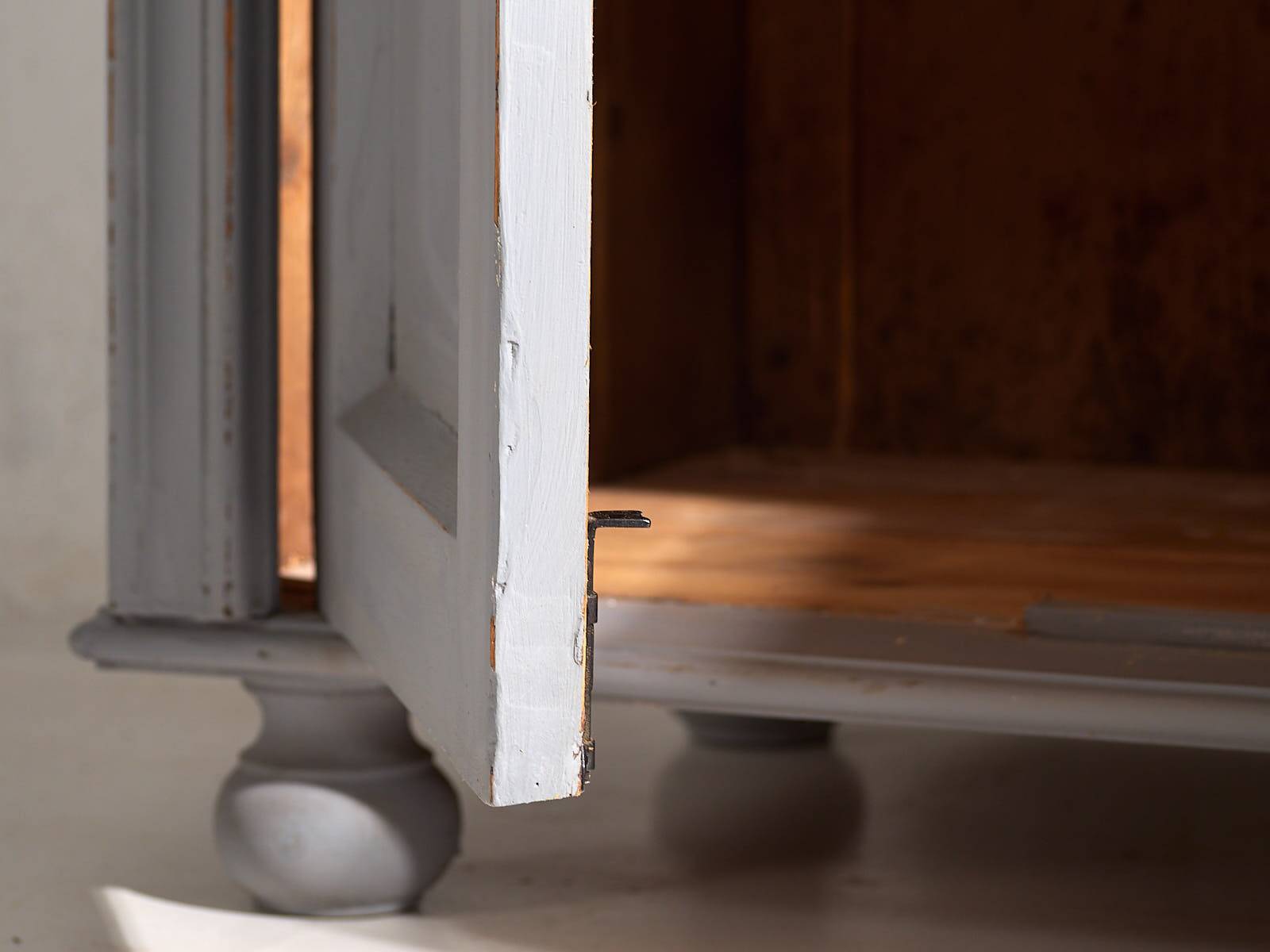 Antique two-door living room chest of drawers (circa 1920) #15